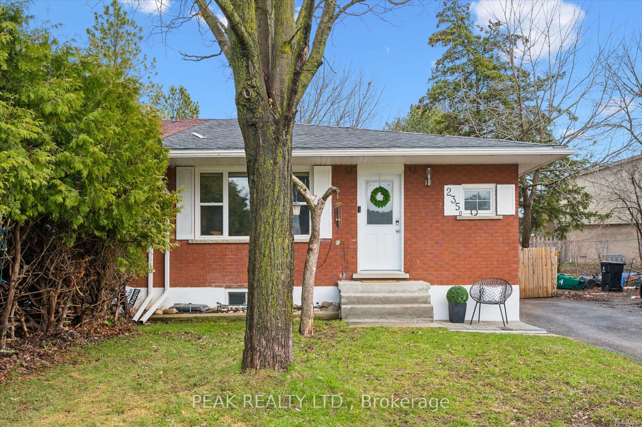 Unit B 235 CEDARBRAE Avenue photo 1