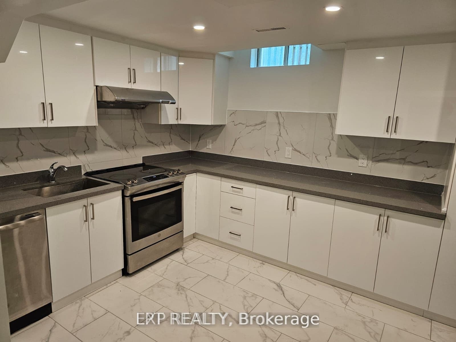 Unit Legal Basement Apartment 9 Michigan Avenue photo 1