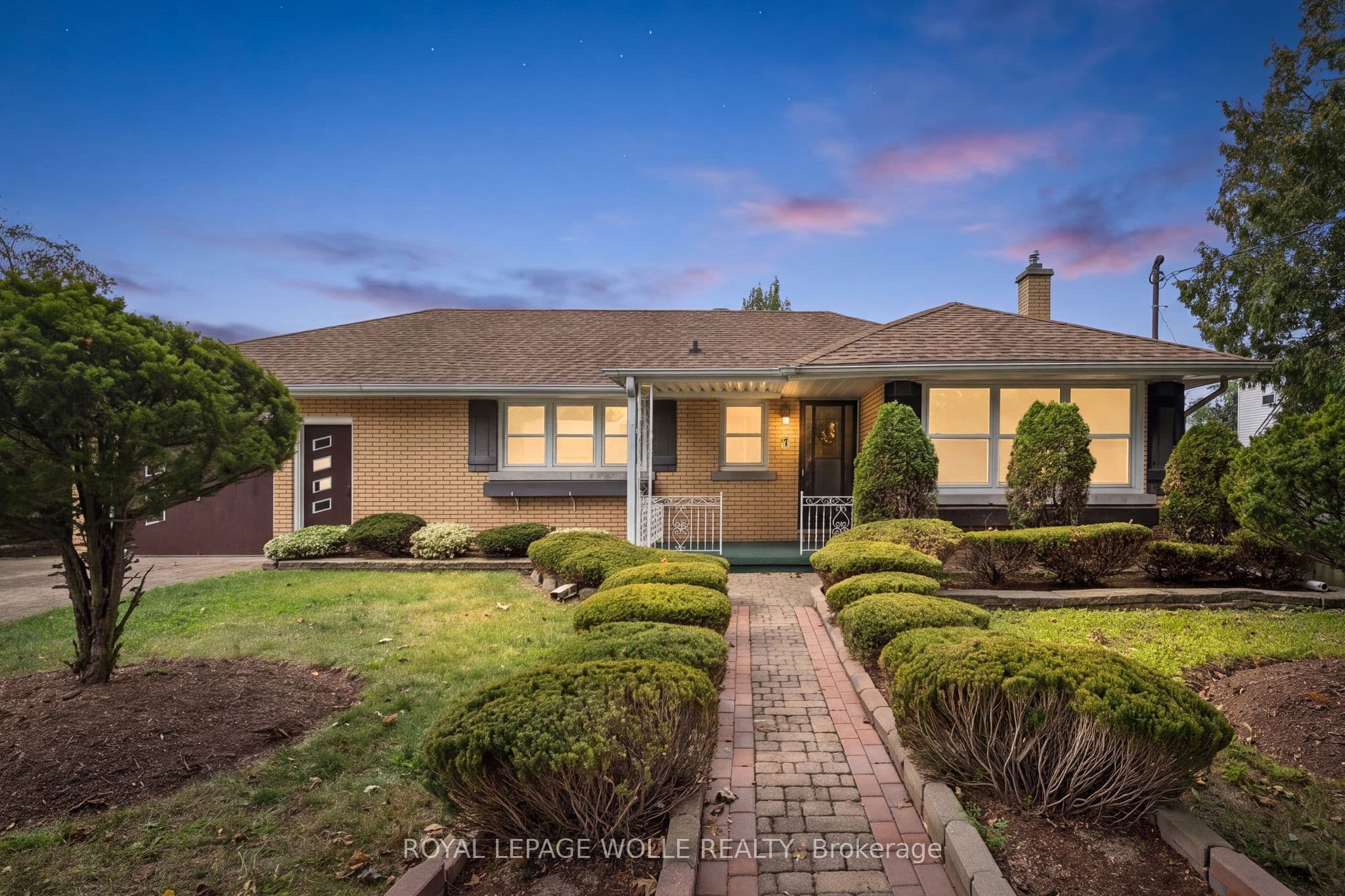 7 Admiral Road photo 1