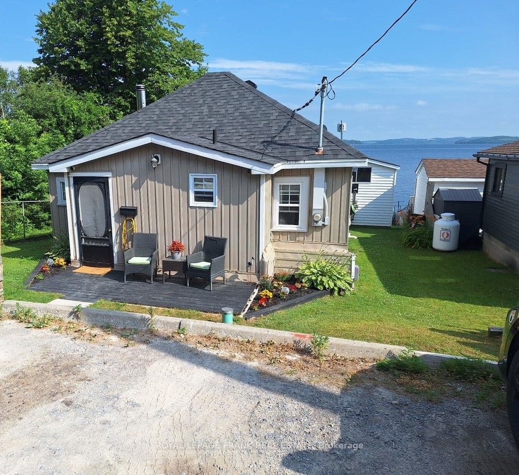 Unit 17 6108 Curtis Point Road photo 1