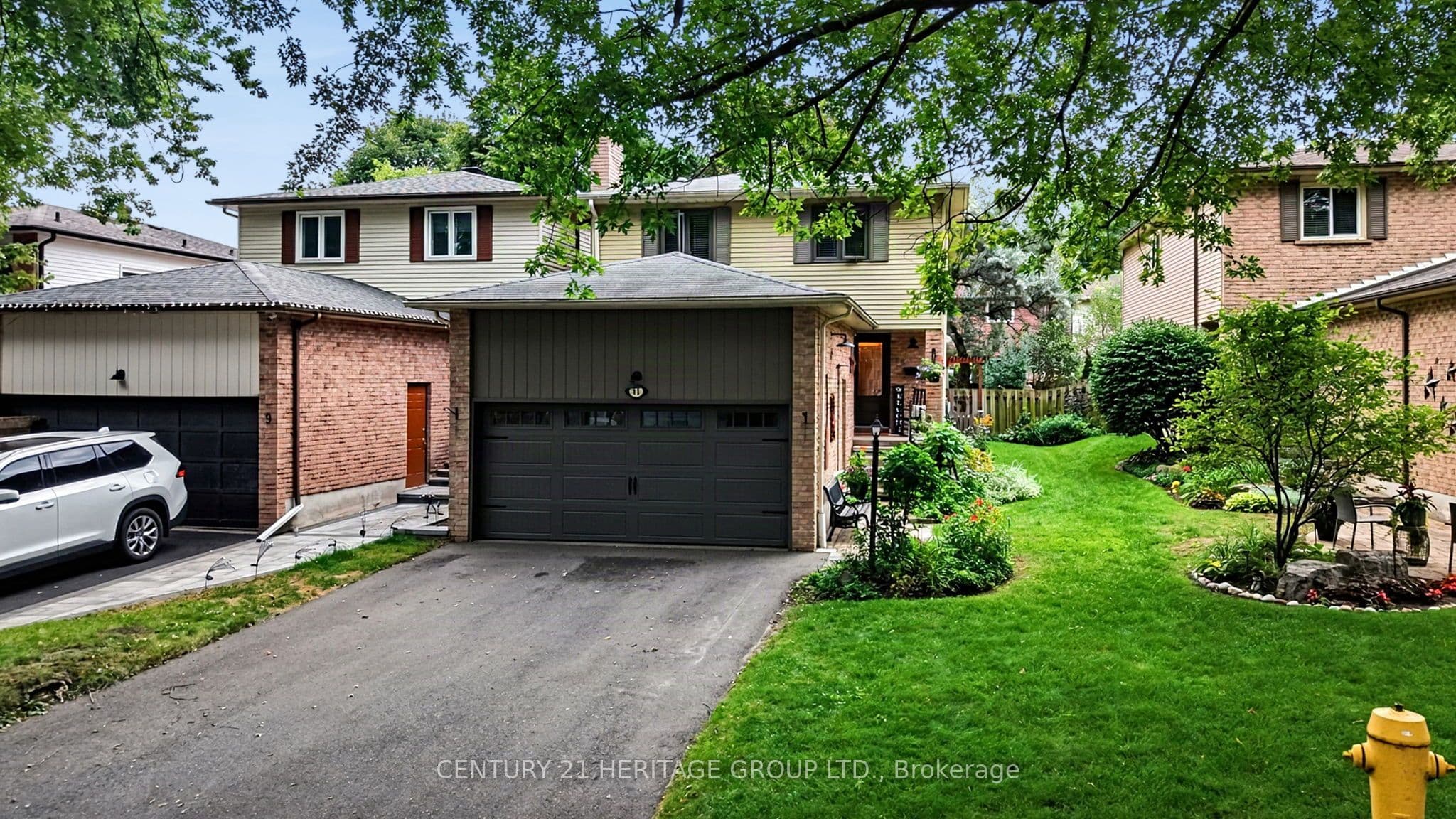 11 Bishop Crescent photo 1
