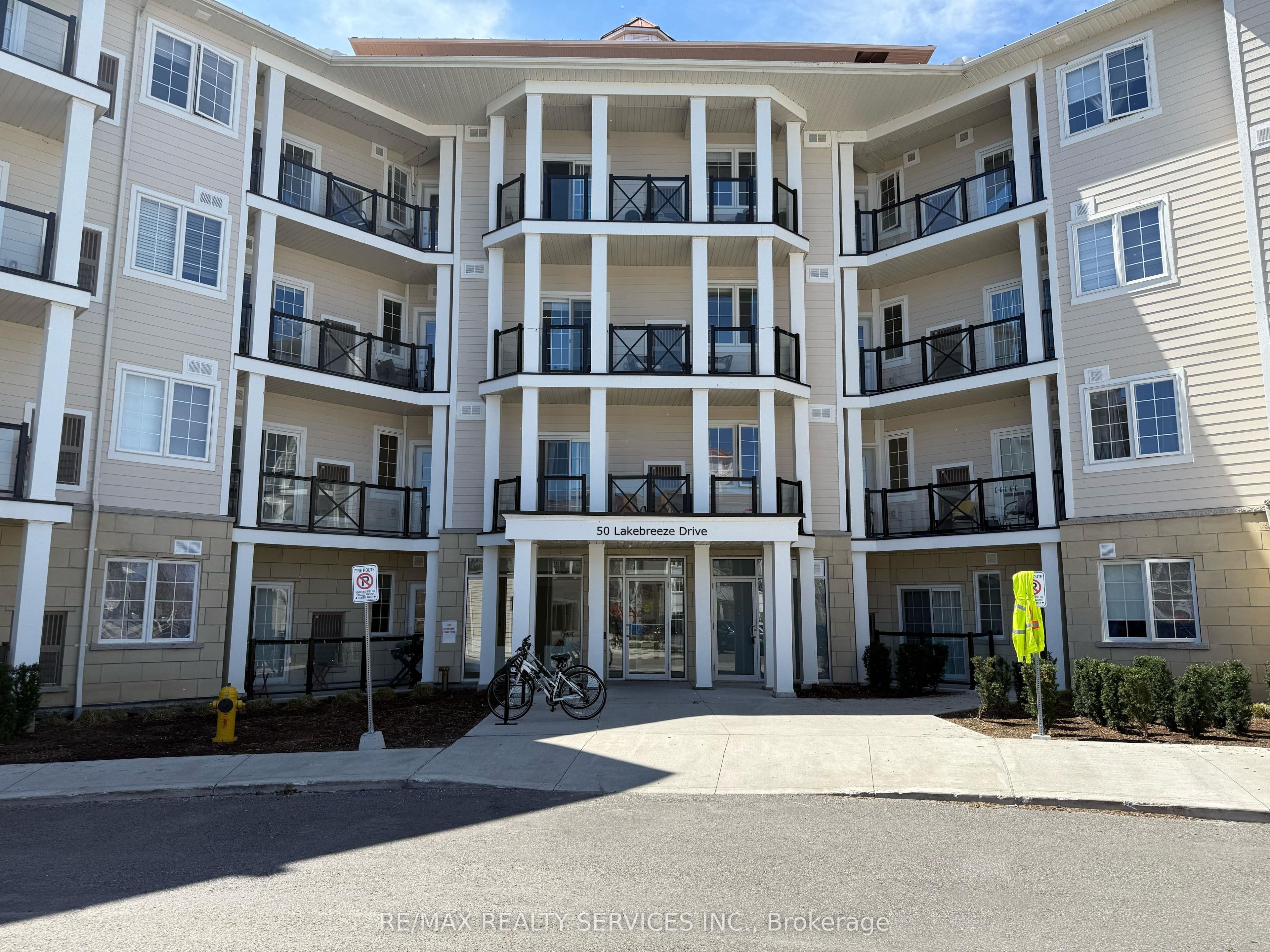 Unit 229 50 Lakebreeze Drive photo 1