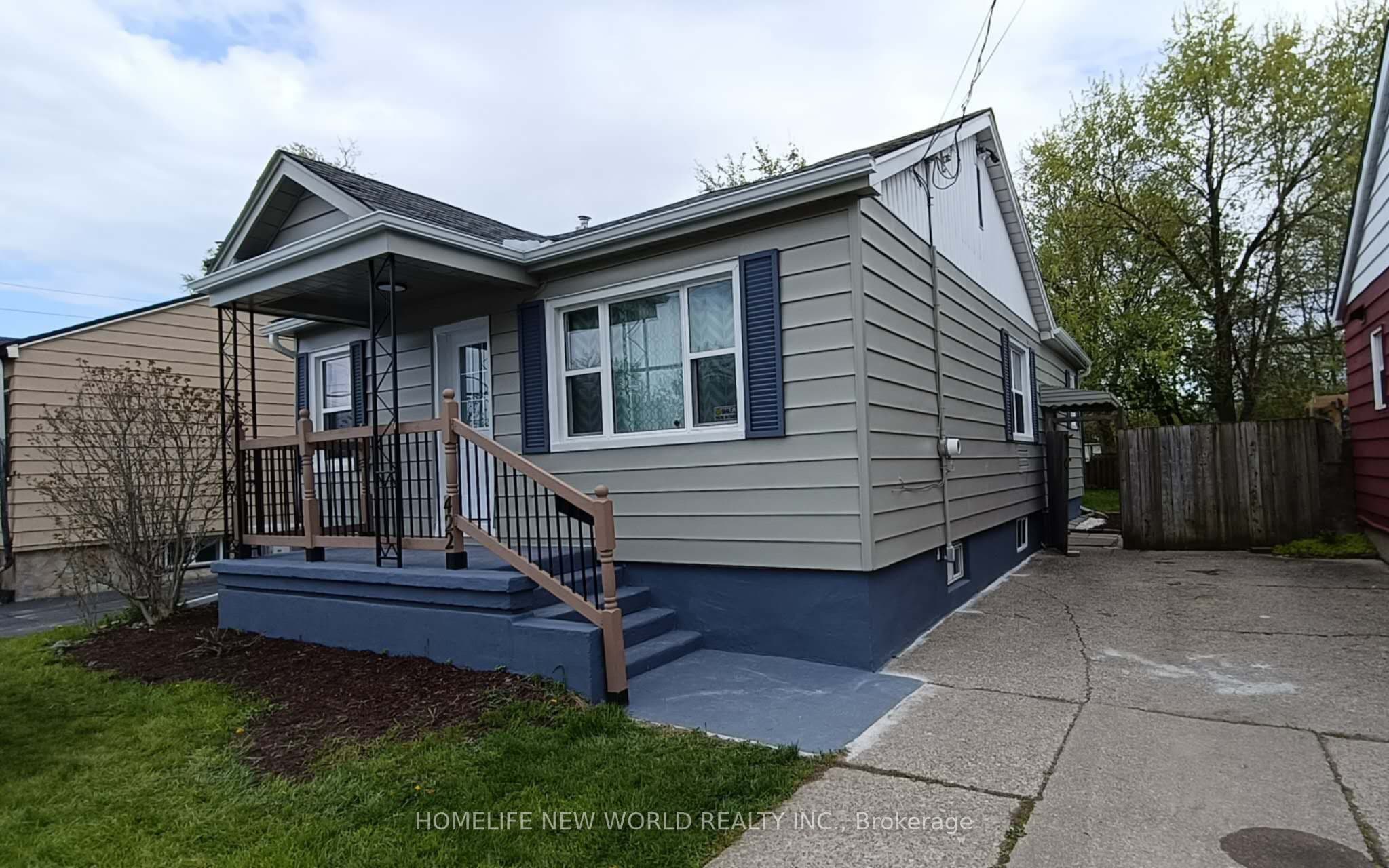 422 Welland Avenue photo 1