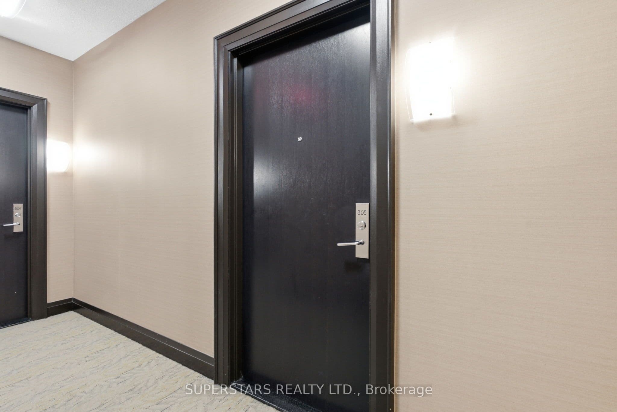 Unit 305 151 Upper Duke Crescent photo 1