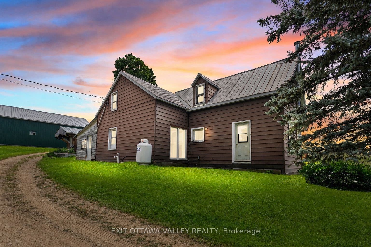 1746 Lookout Road photo 1