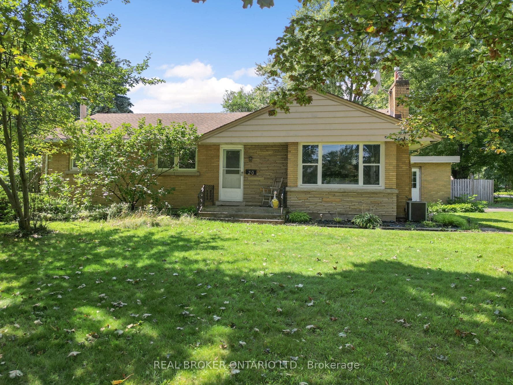 20 ALAN Crescent photo 1