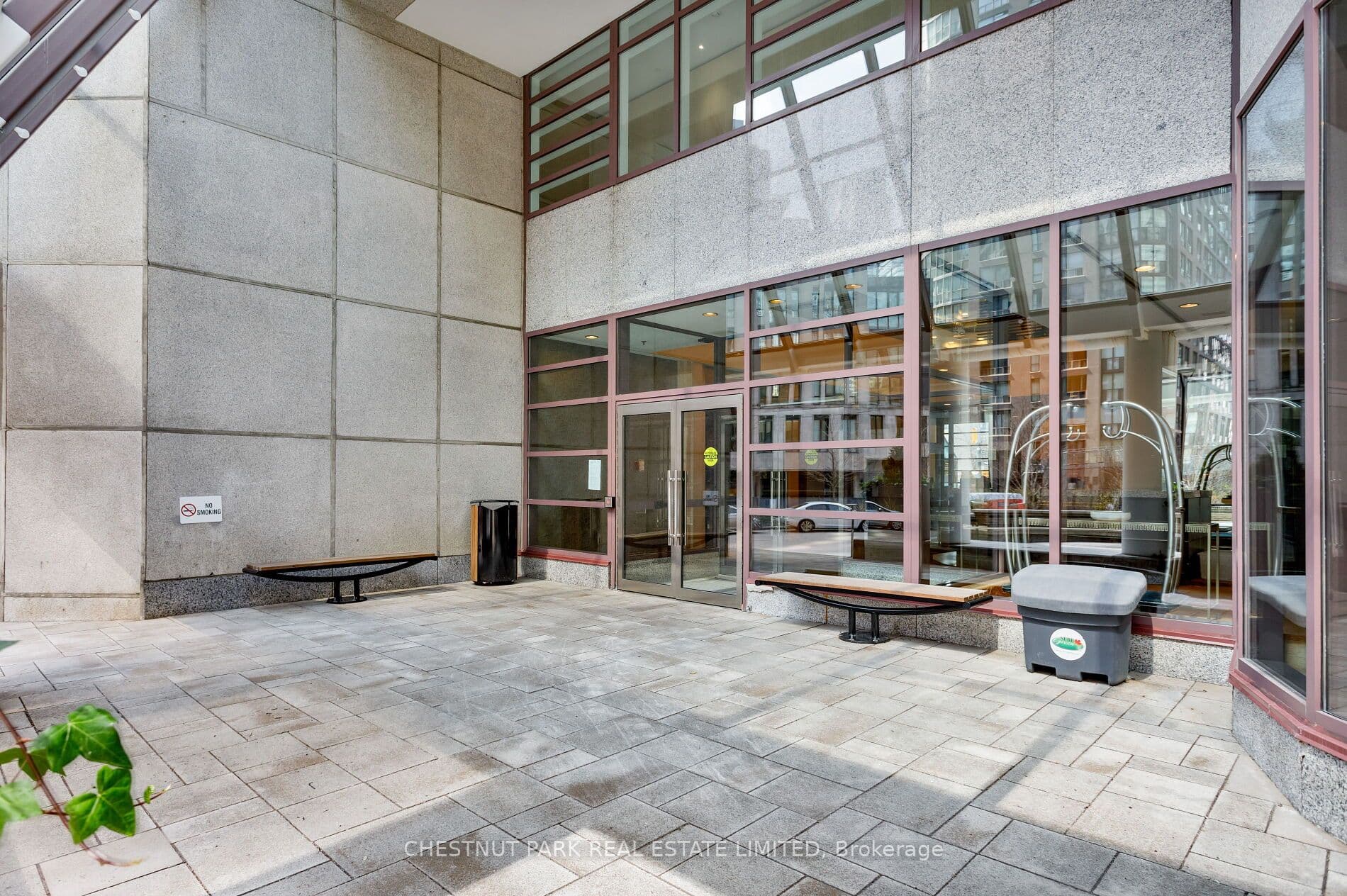 Unit 1408 1001 Bay Street photo 1