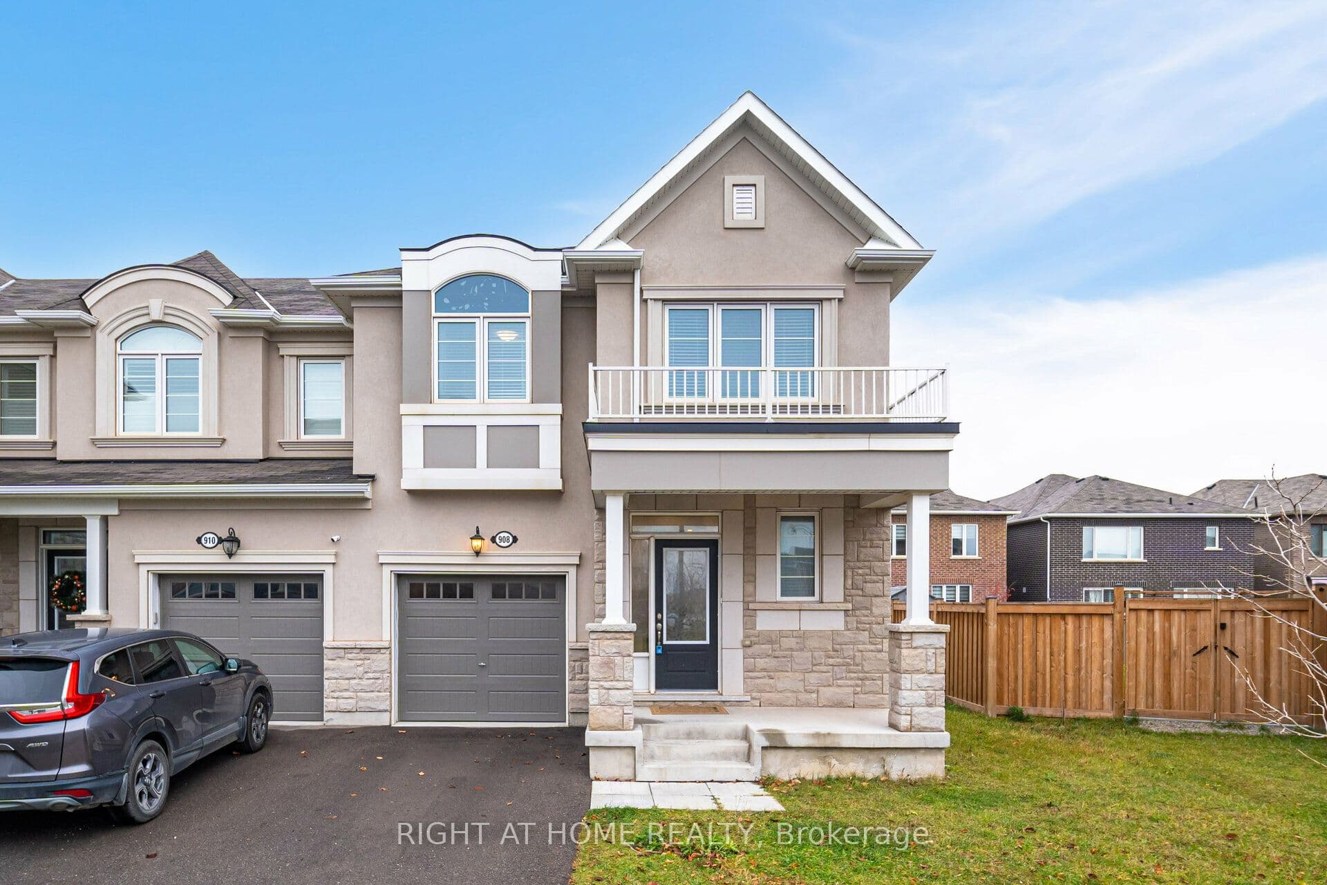 908 Sumac Gardens photo 1