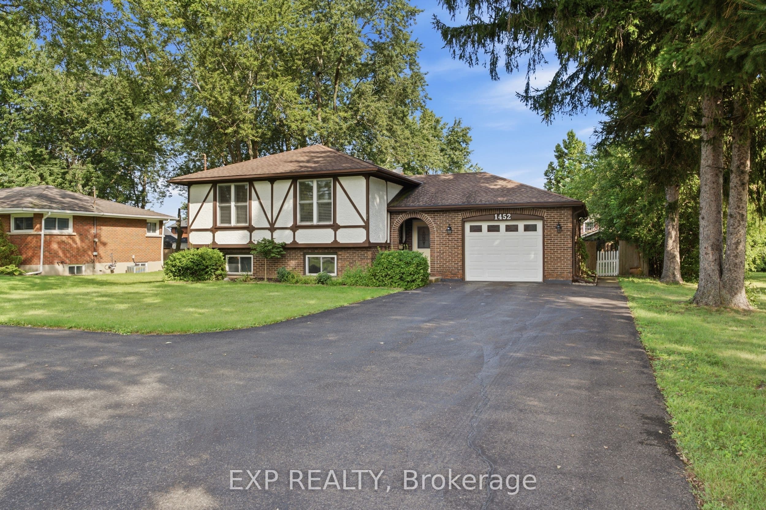 1452 Garrison Road photo 1
