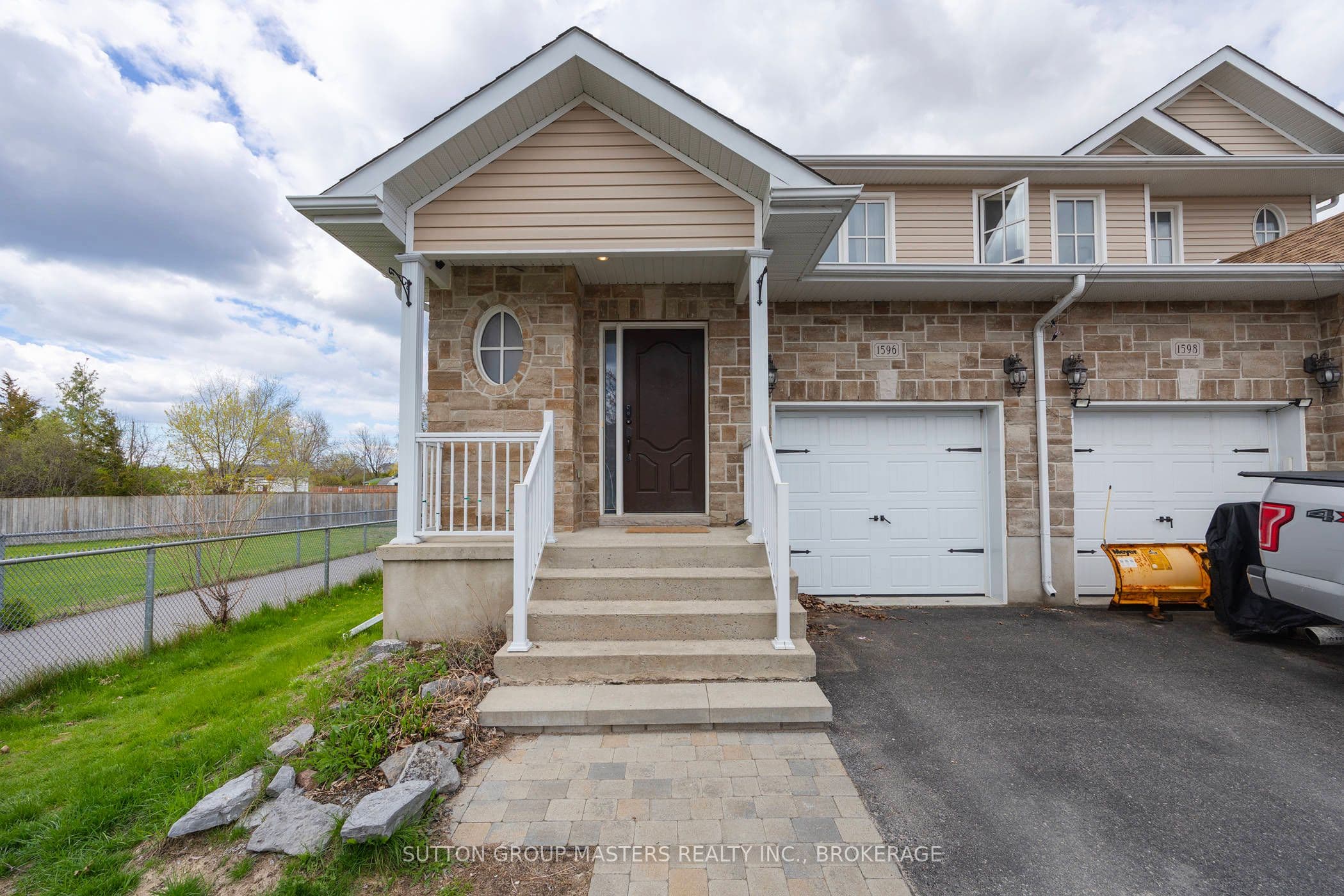 1596 Crimson Crescent photo 1