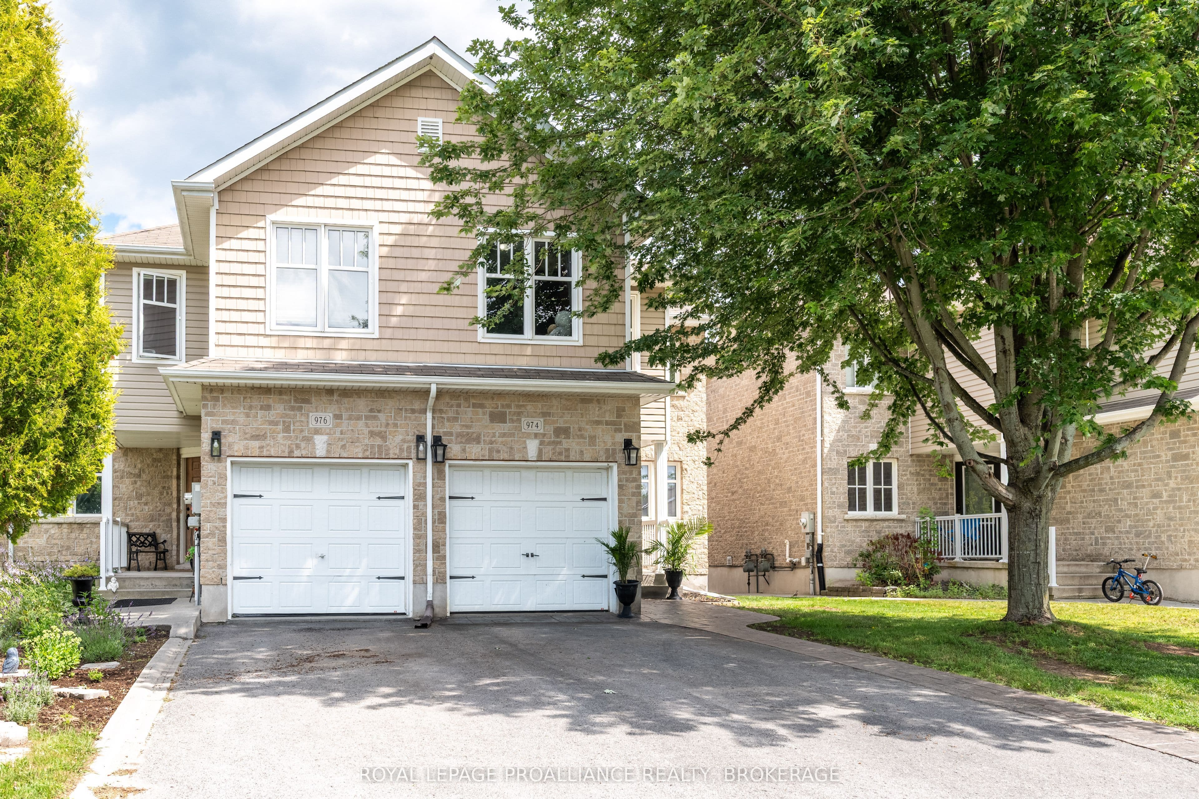 974 Swanfield Street photo 1