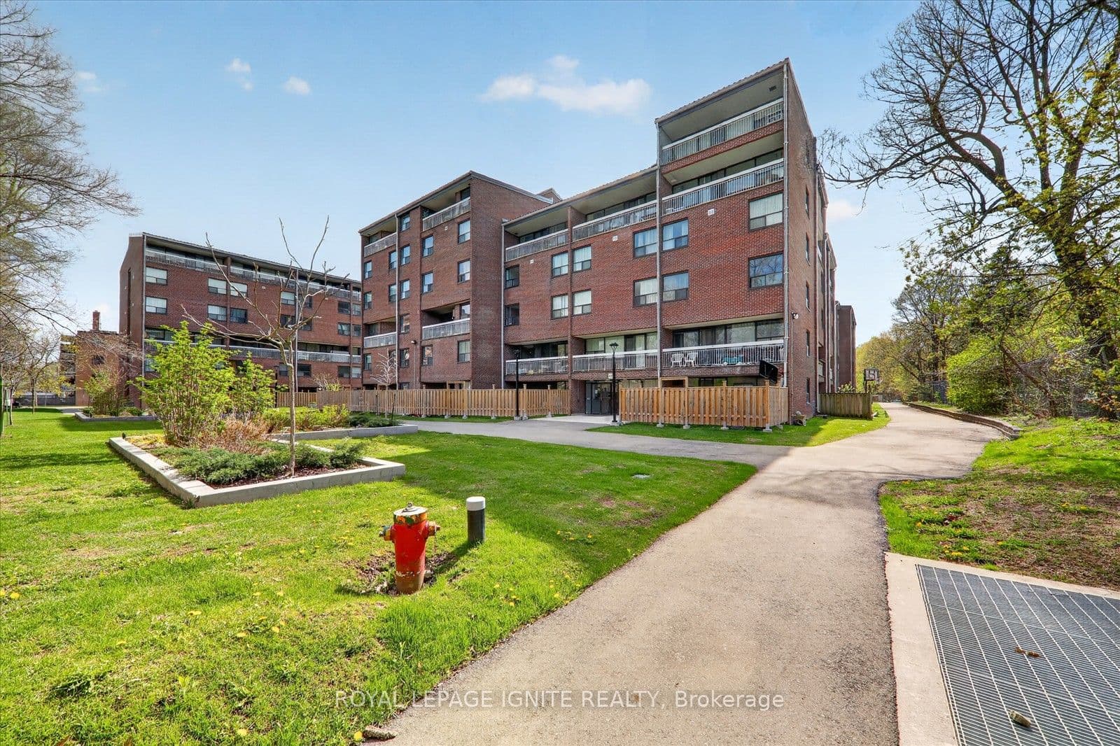Unit 602 4064 Lawrence Avenue photo 1