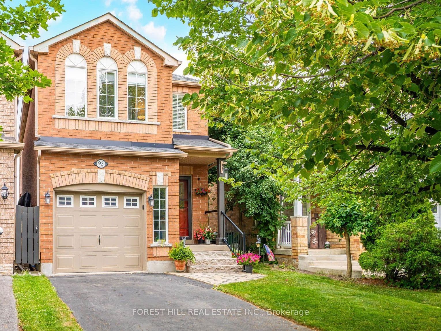 92 Senator Way photo 1