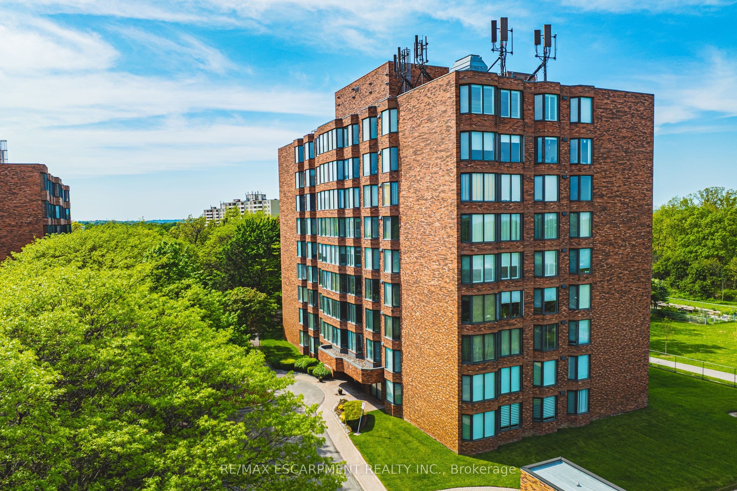Unit 103 180 Limeridge Road photo 1