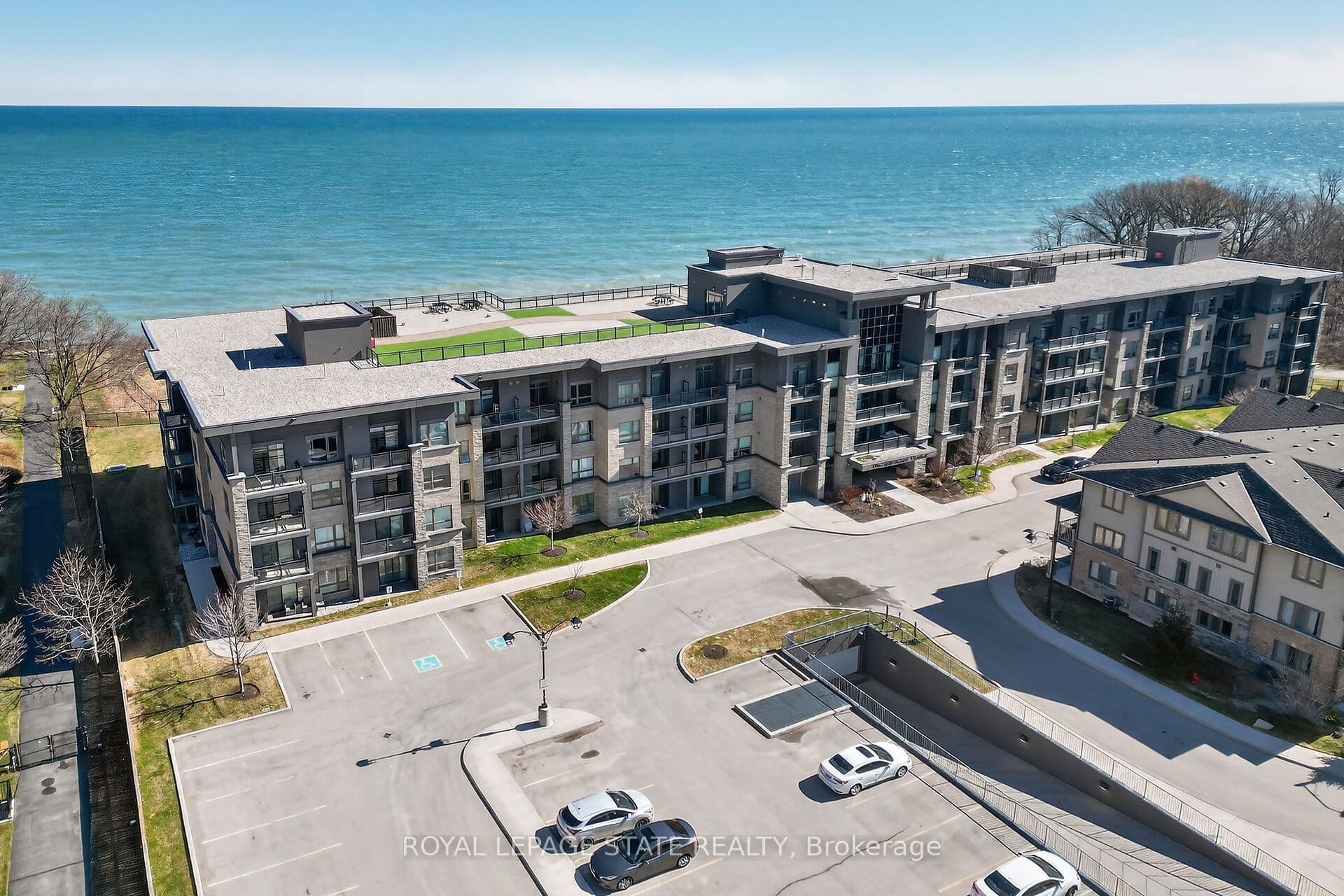 Unit 327 35 Southshore Crescent photo 1