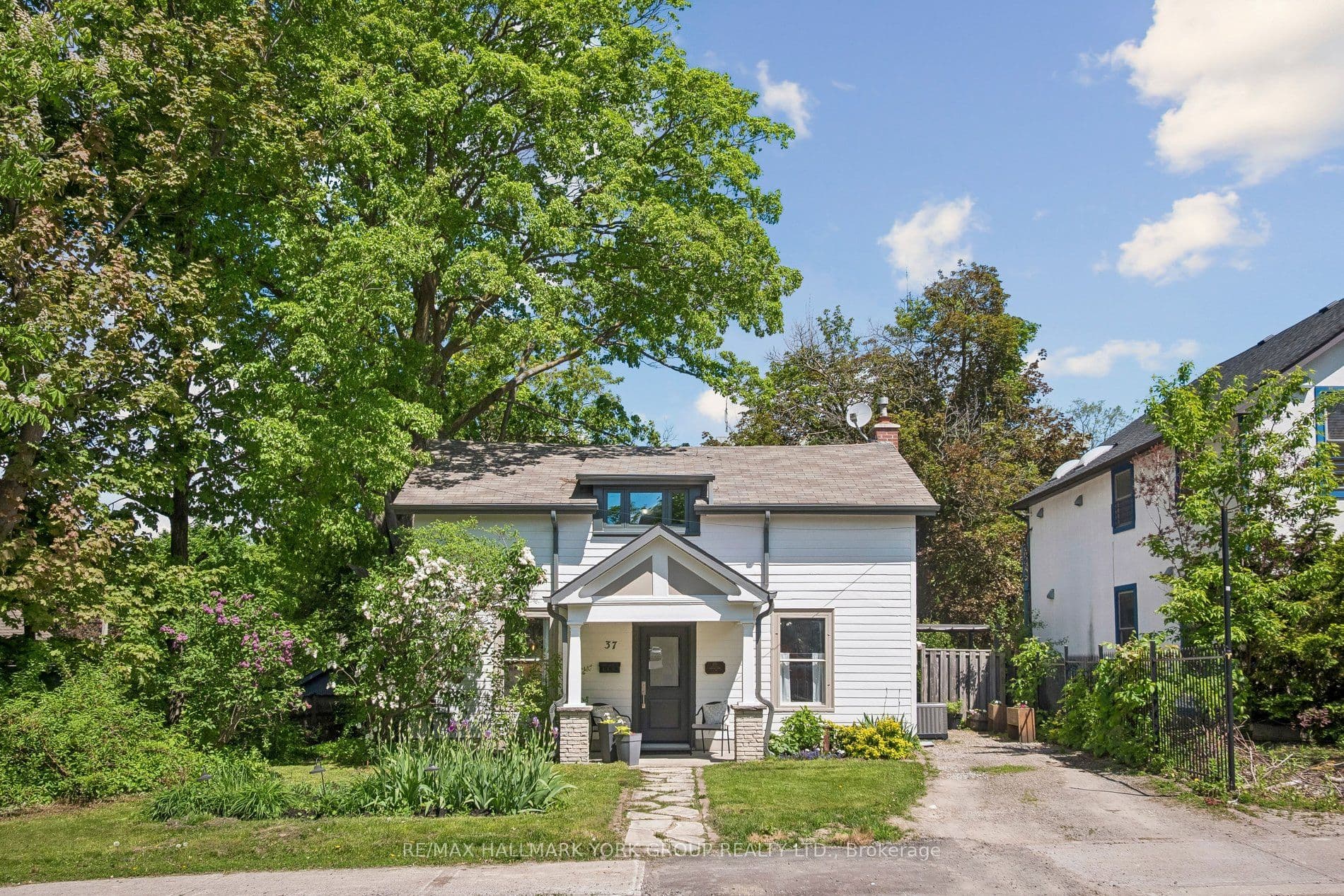 37 Arnold Crescent photo 1