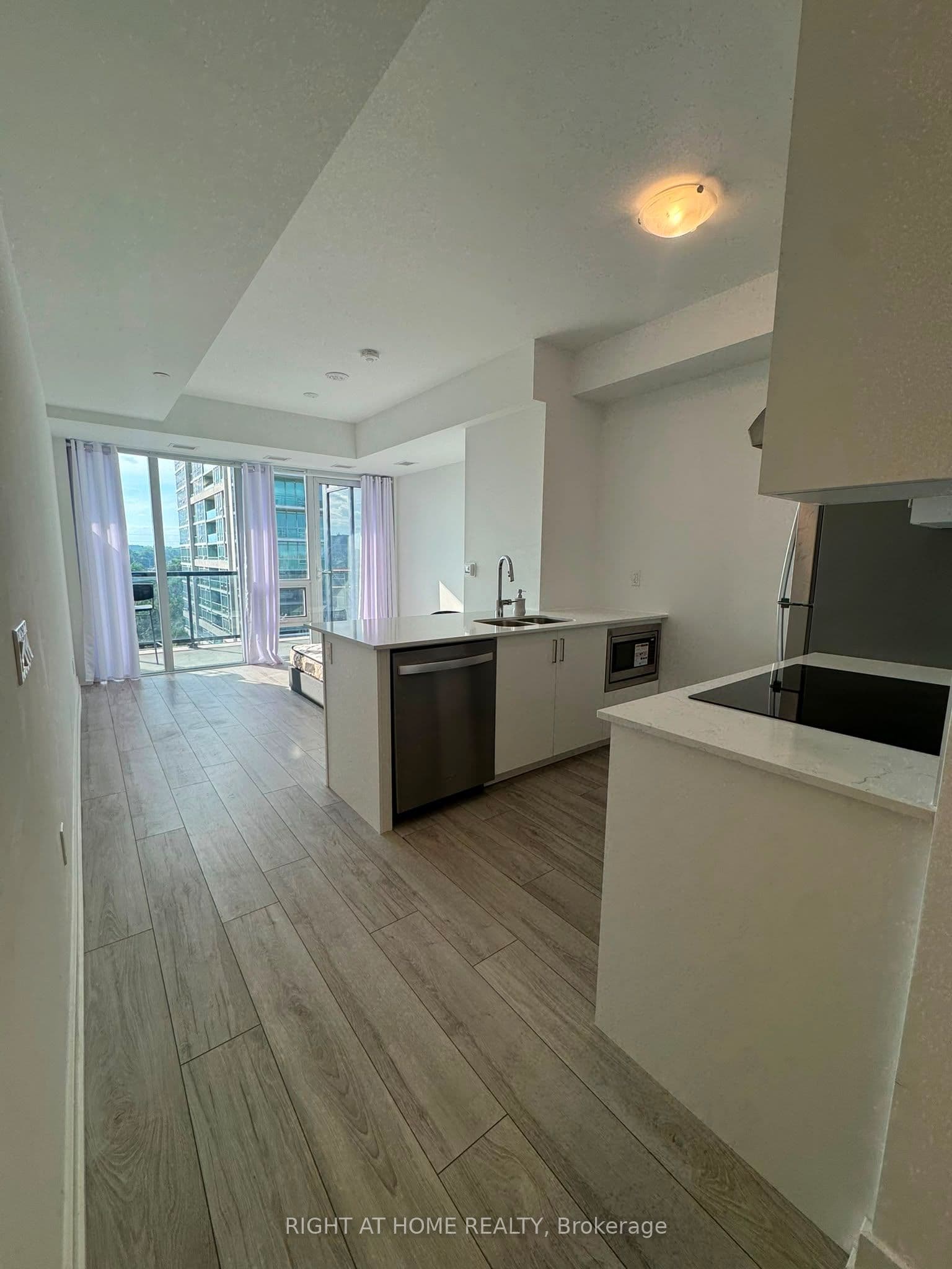 Unit 714 1035 Southdown Road photo 1