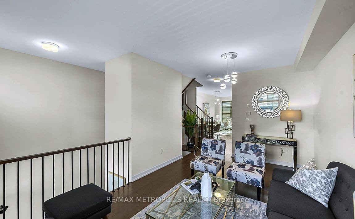 2521 Castlegate Crossing photo 1
