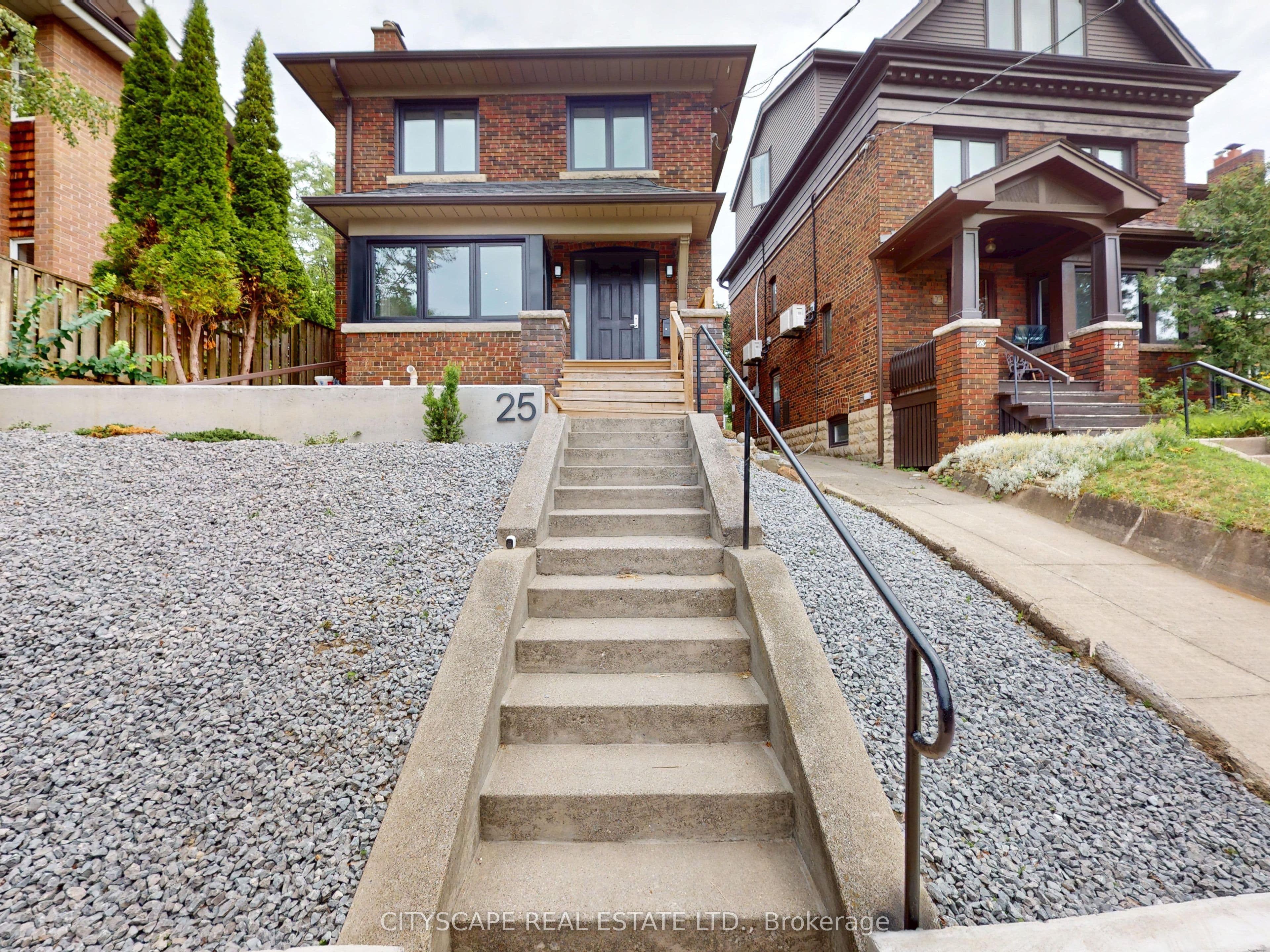 25 Oswald Crescent photo 1