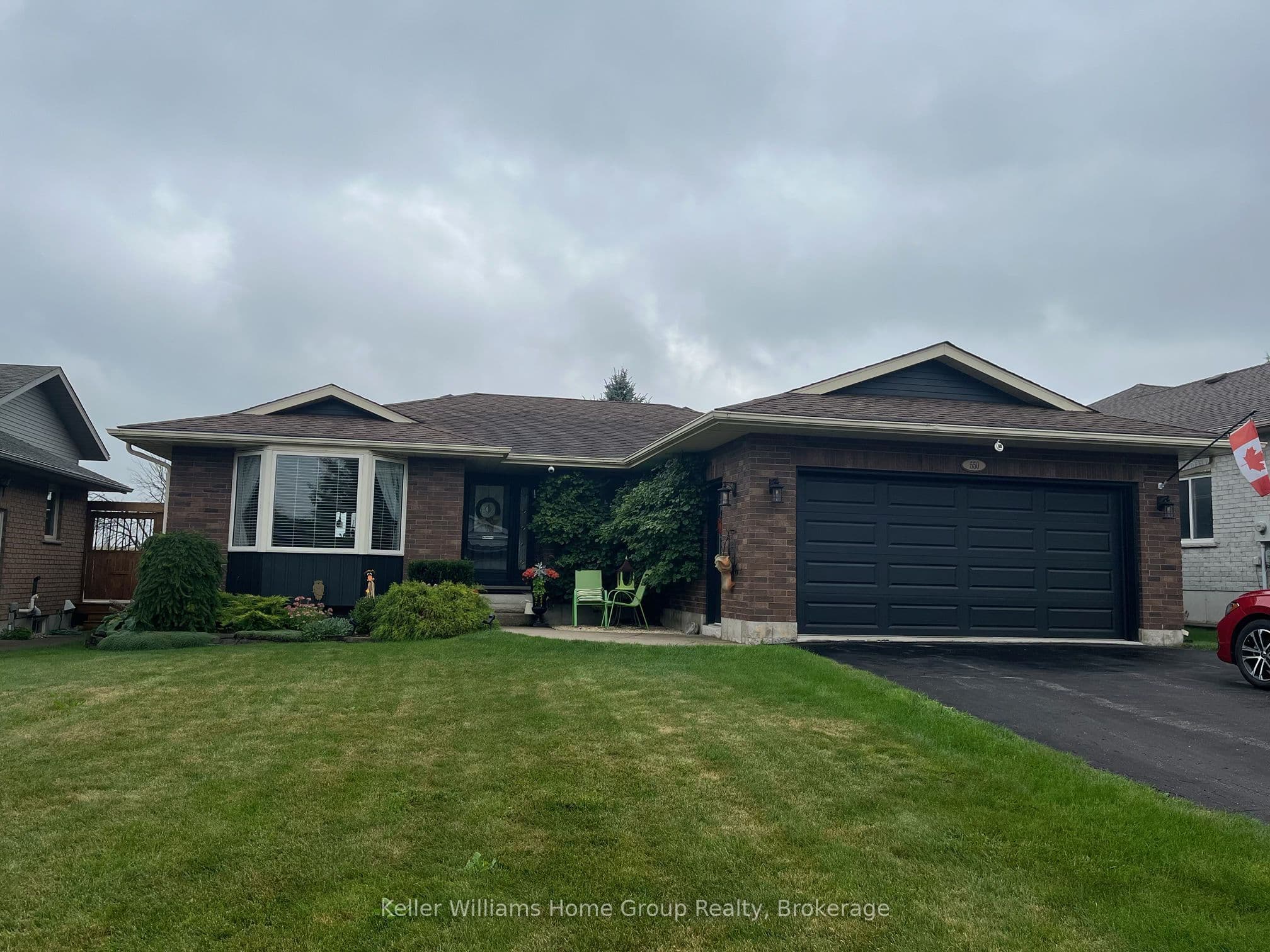 550 MAPLE Avenue photo 1