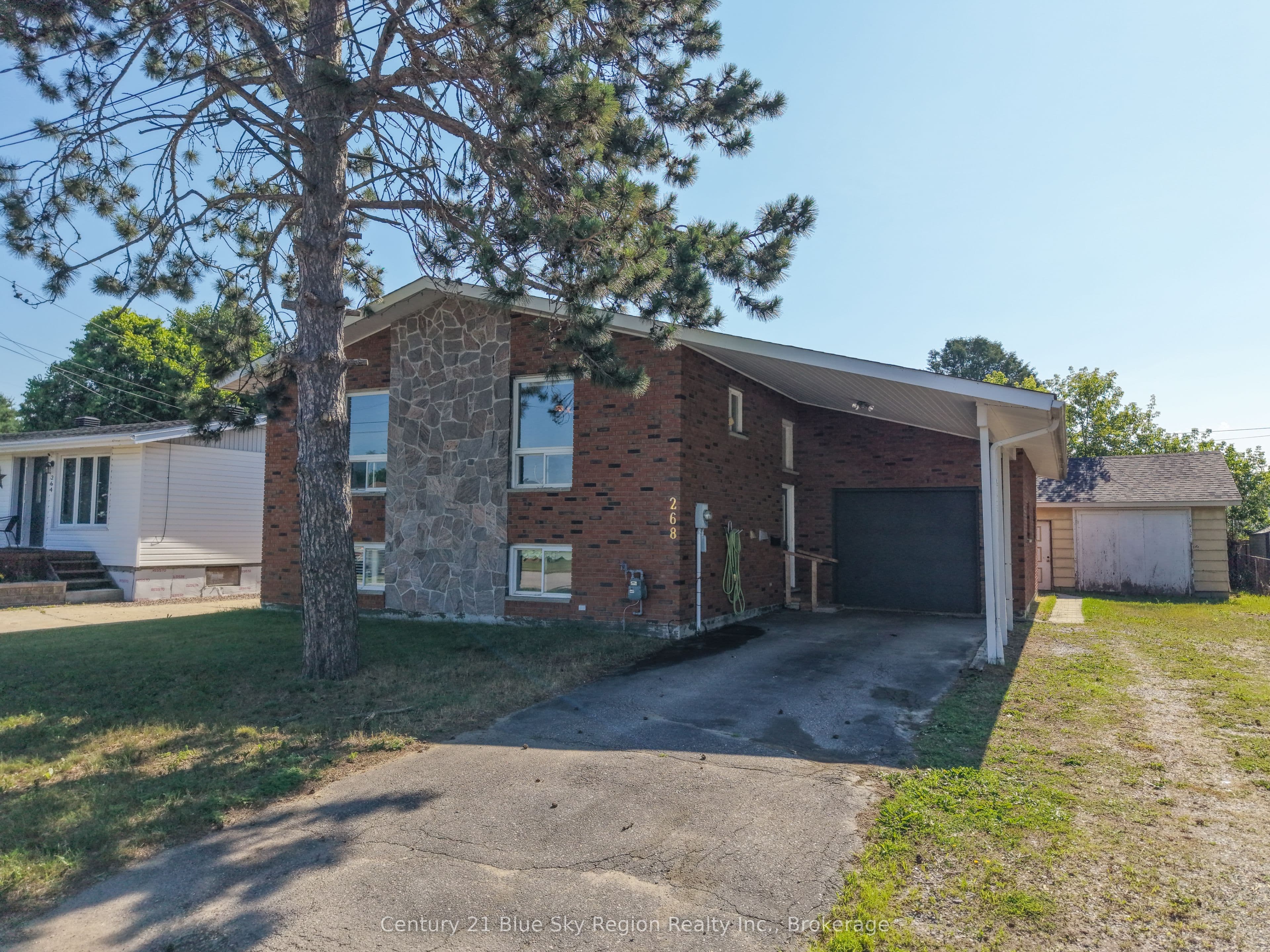 268 Levesque Street photo 1