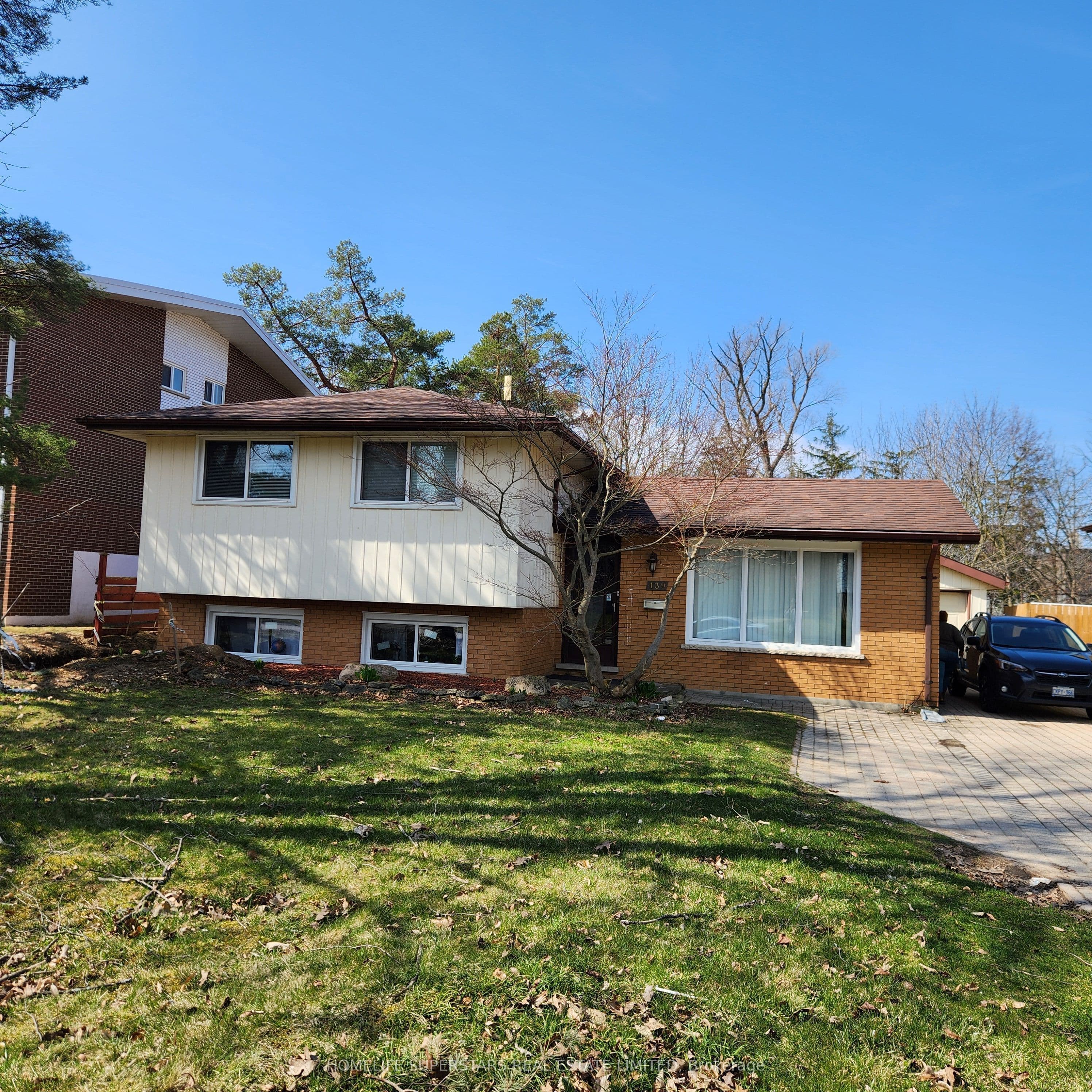 Unit Upper Unit, 139 Macgregor Crescent photo 1