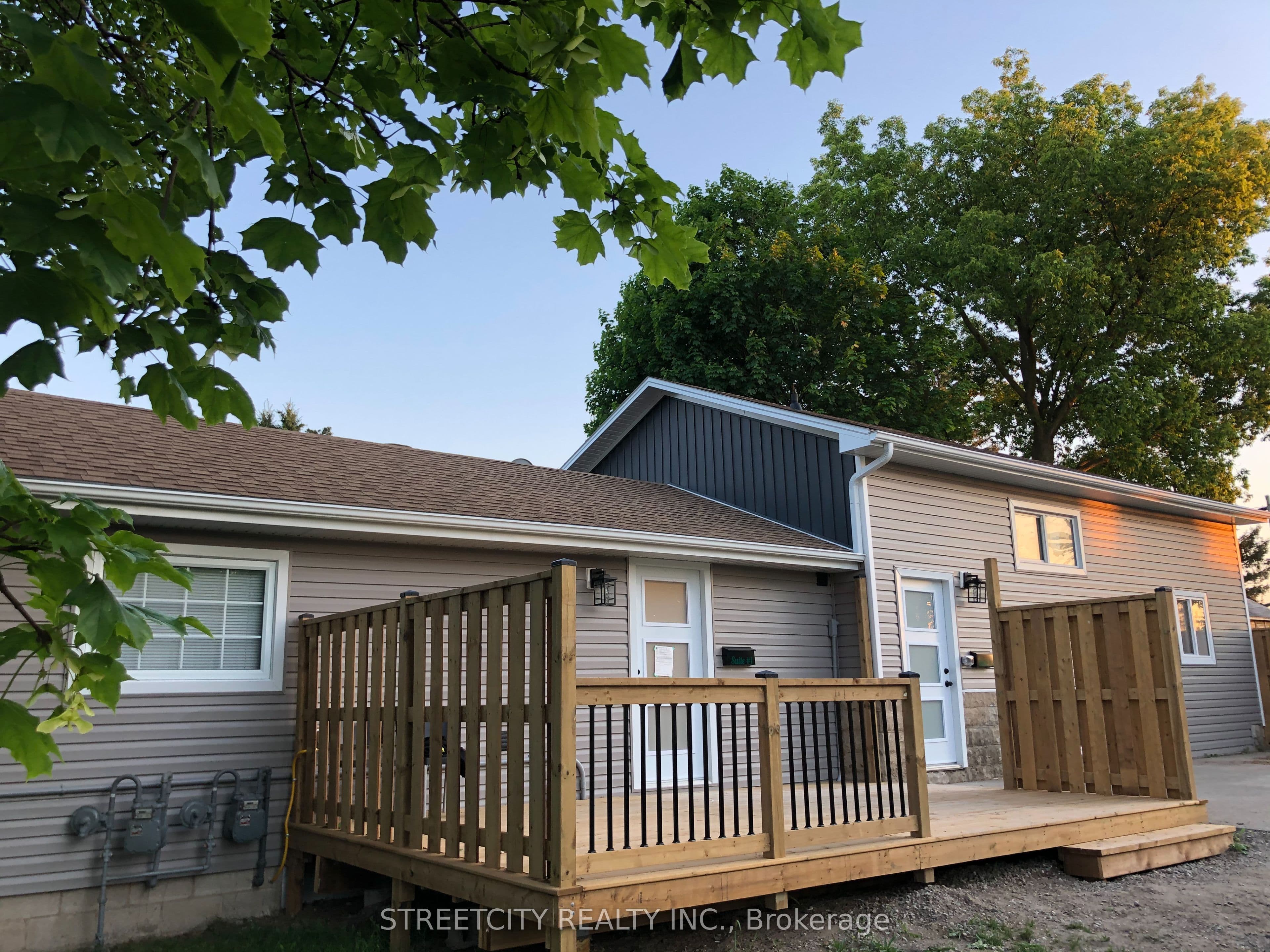 163 Emerson Street photo 1