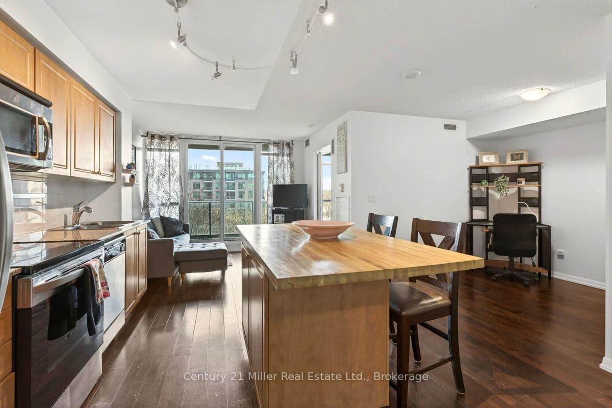 Unit 562 209 Fort York Boulevard photo 1
