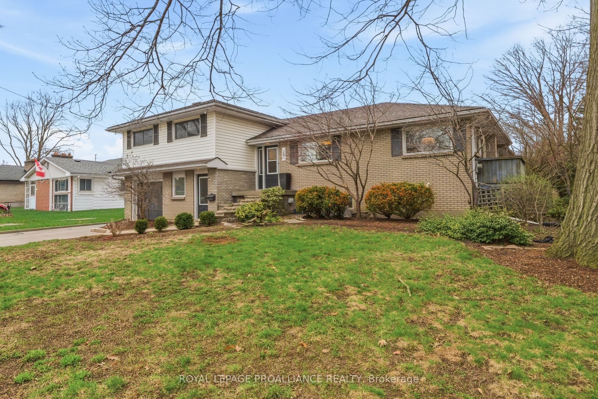 25 Southwood Crescent photo 1