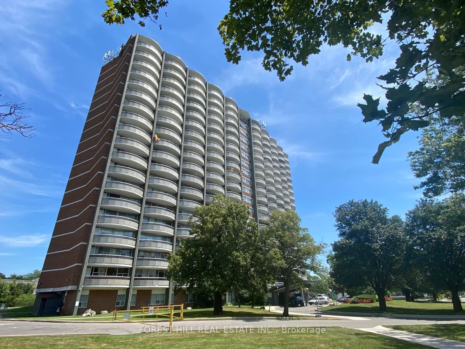 Unit 1608 135 Fenelon Drive photo 1