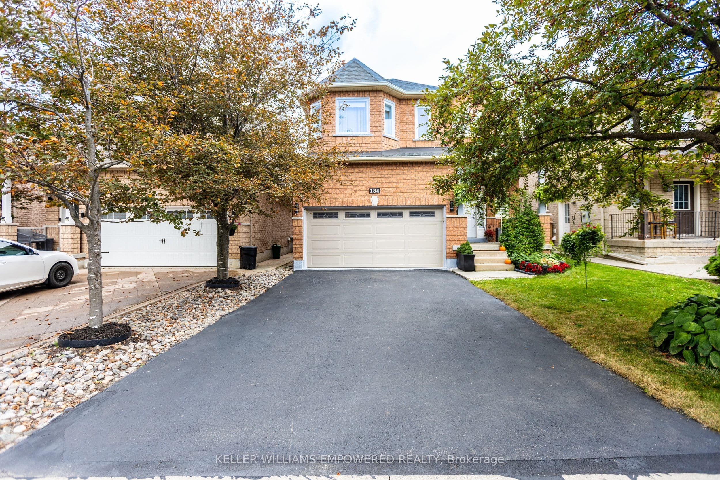 134 Queen Isabella Crescent photo 1