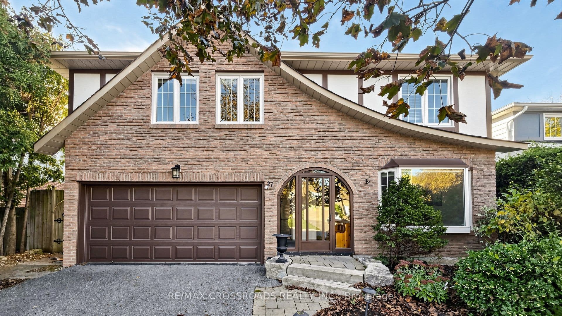 27 Hagerman Boulevard photo 1