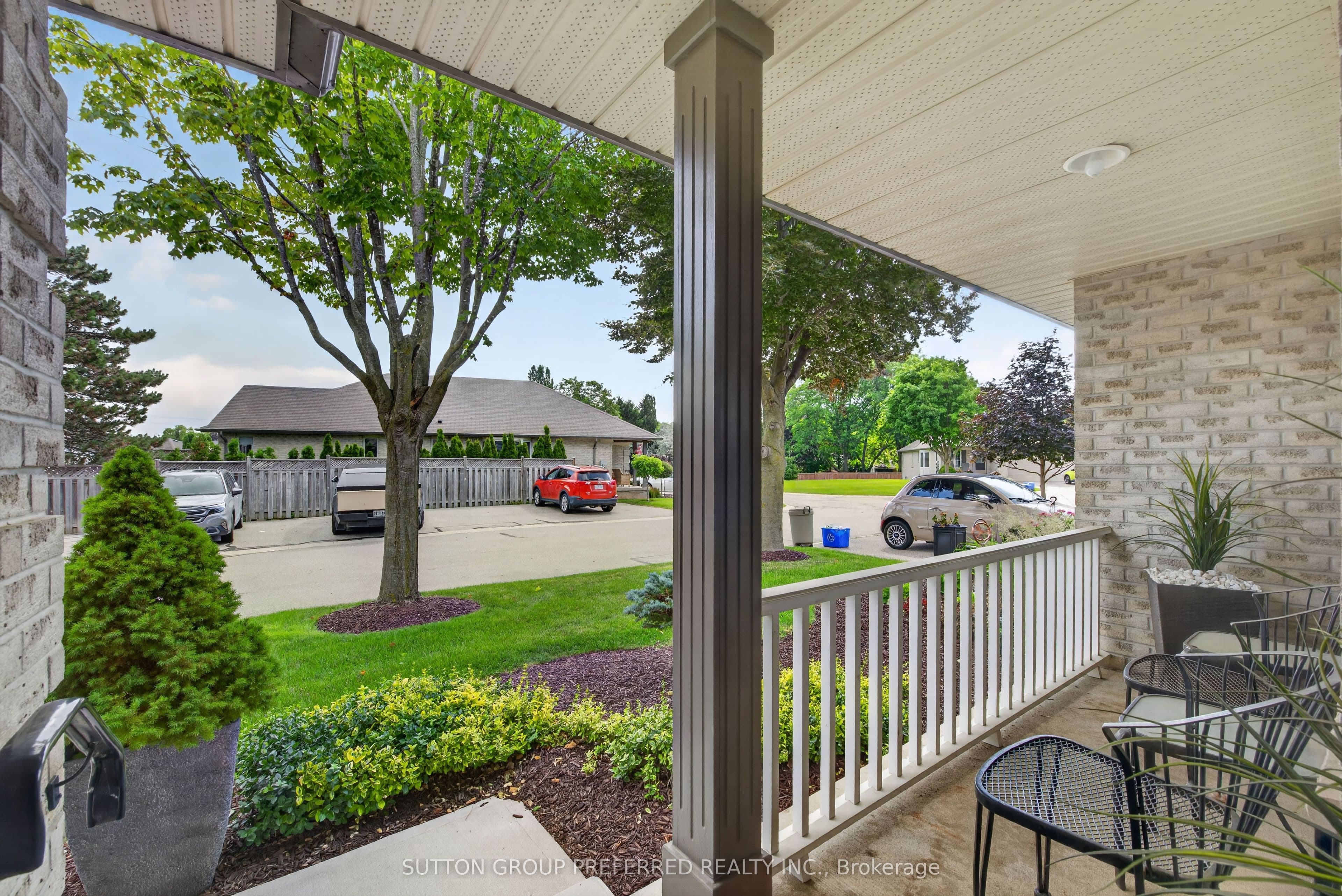 Unit 6 20 Windemere Place photo 1
