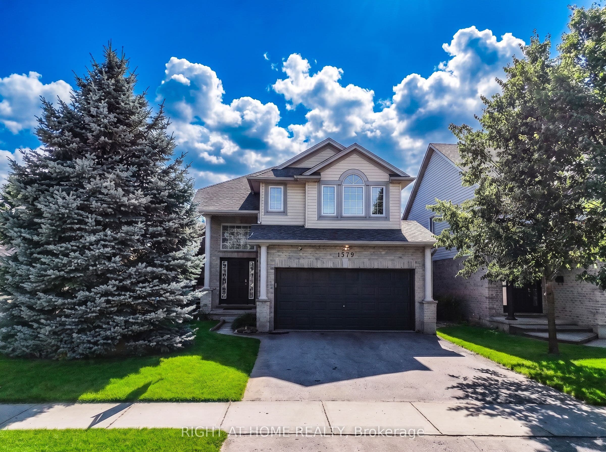 1579 Devos Drive photo 1