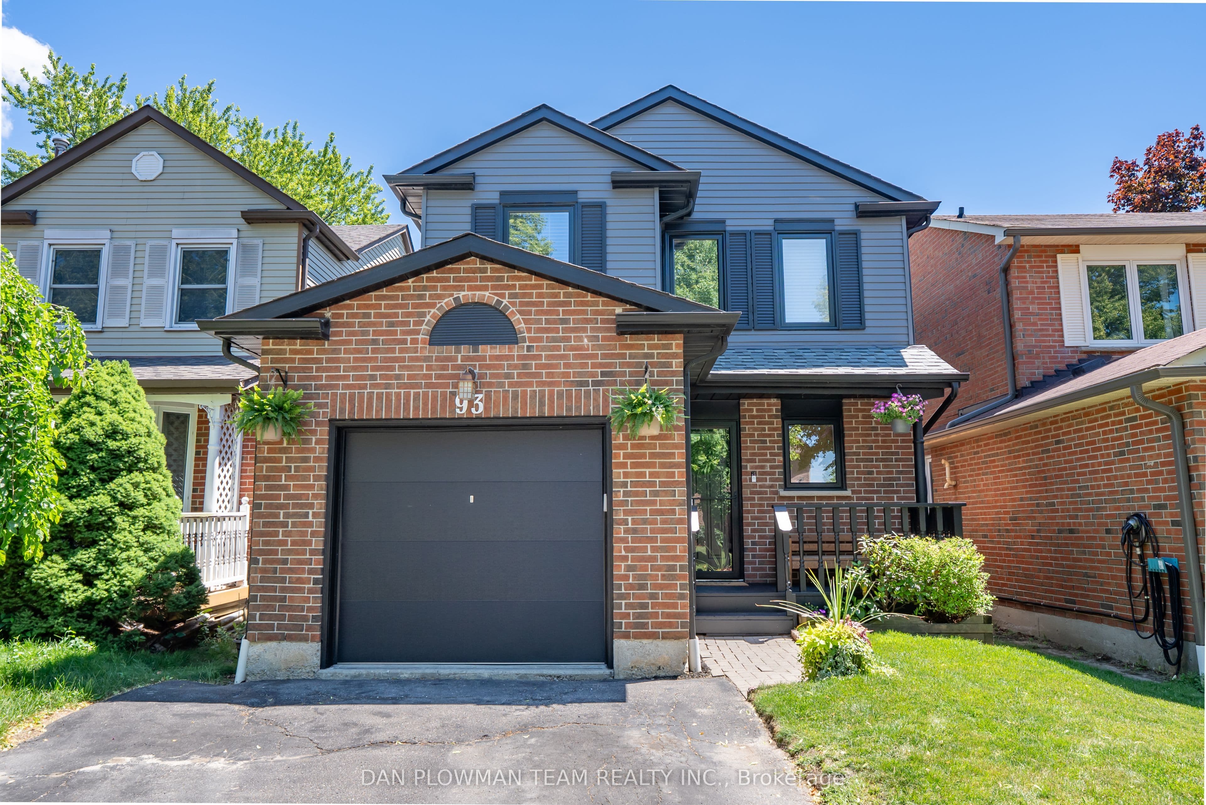 93 Kirby Crescent photo 1