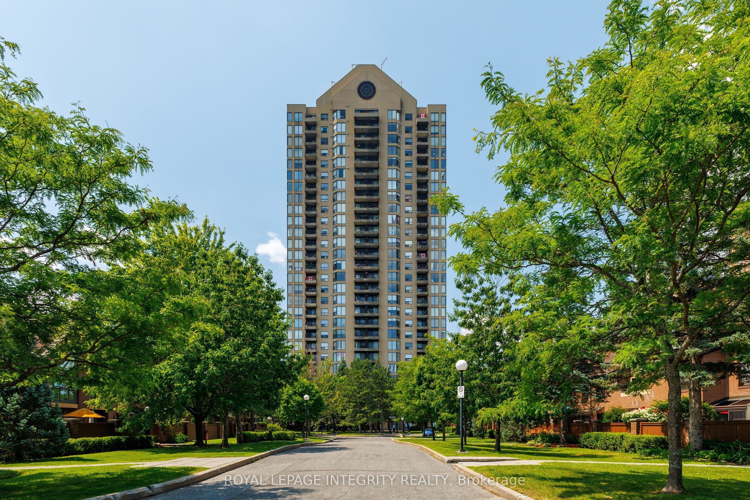 Unit 1207 545 St Laurent Boulevard photo 1