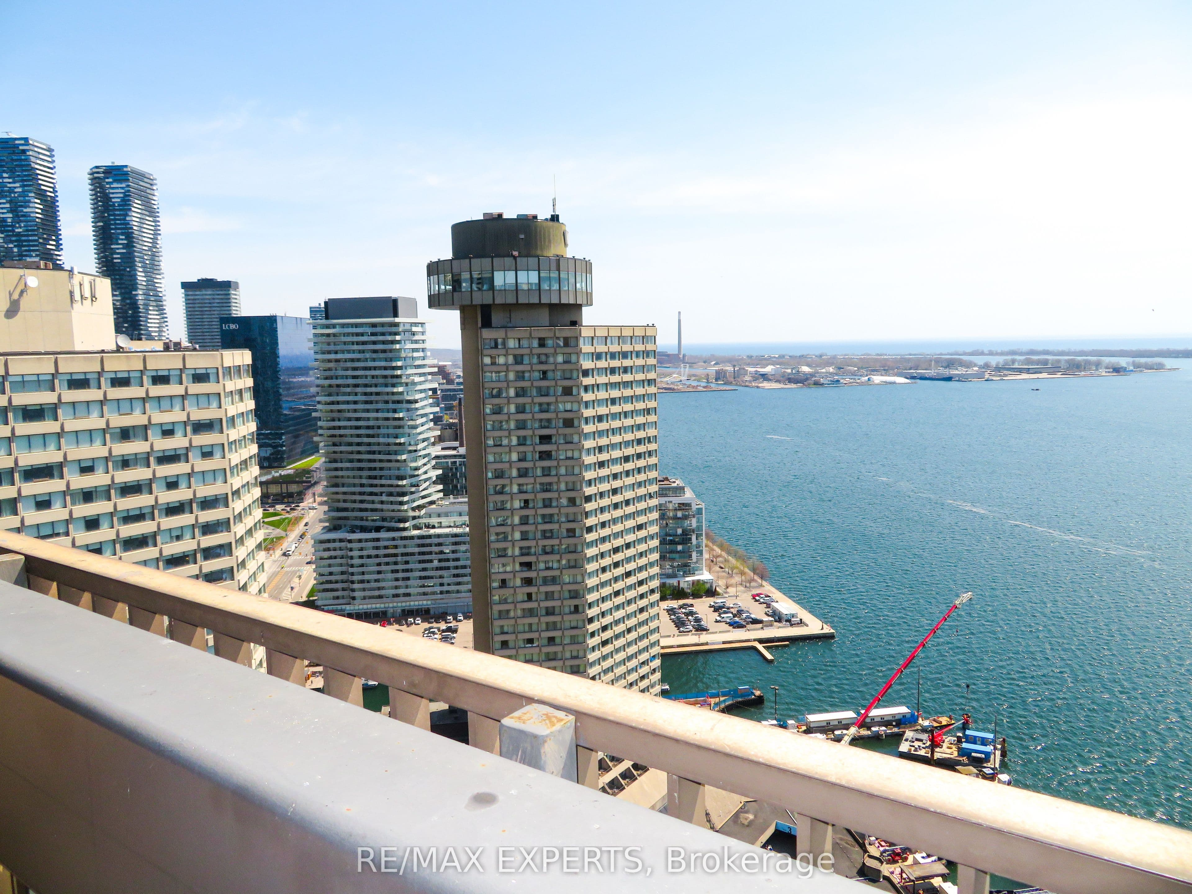 Unit 2233 33 Harbour Square photo 1