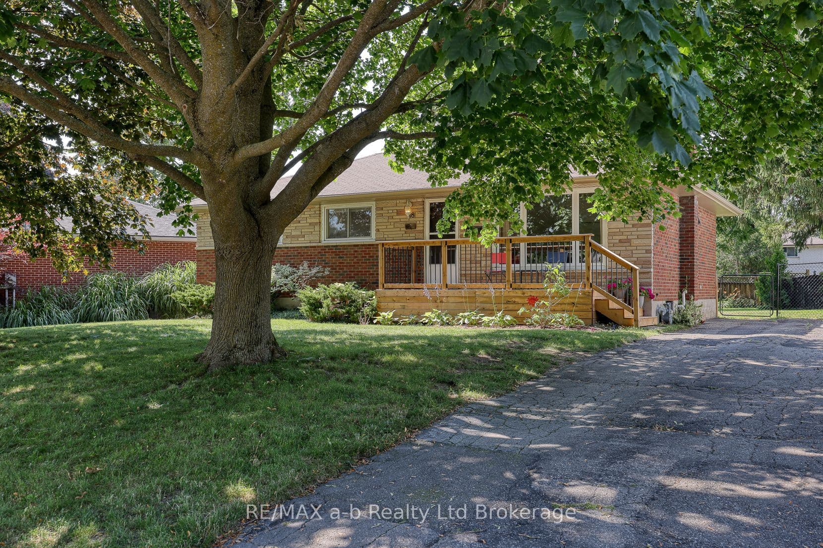 18 Chisholm Drive photo 1