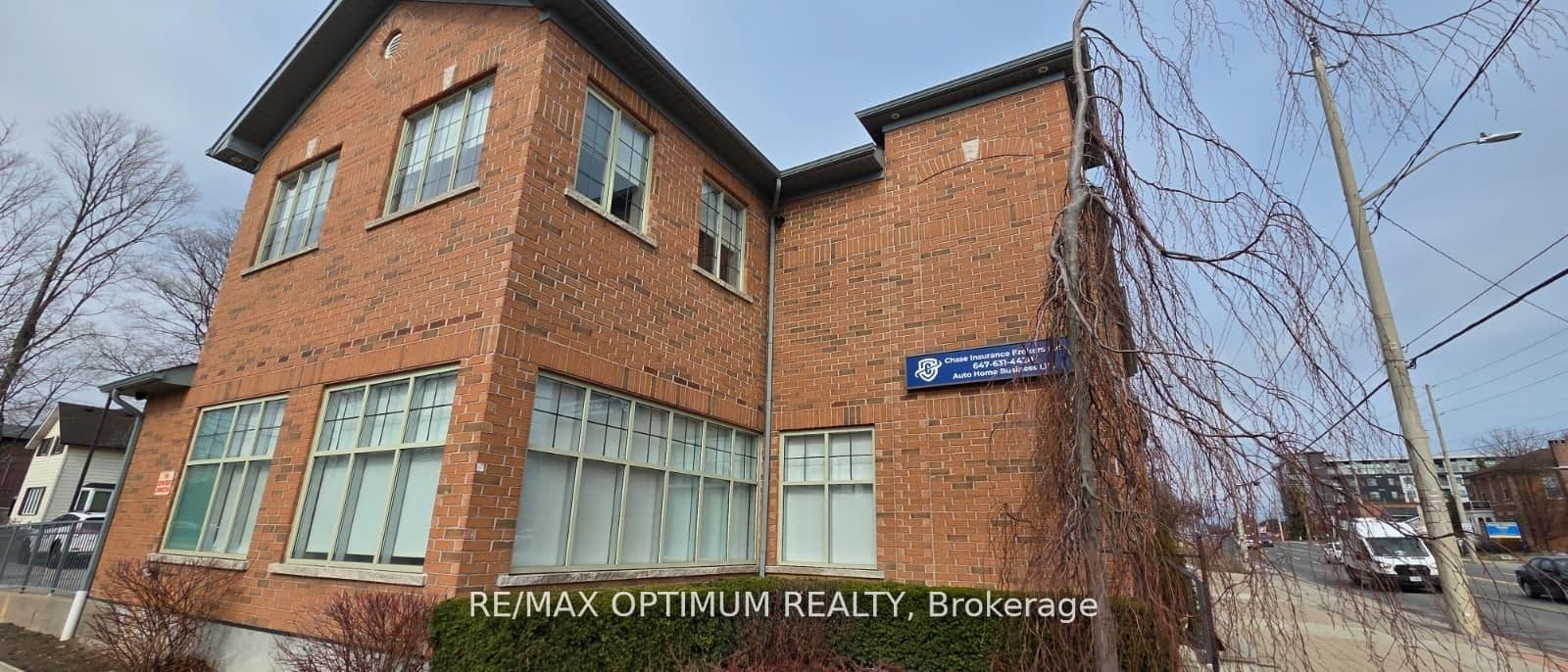 Unit G - T4 Room 1 400 Dundas Street photo 1