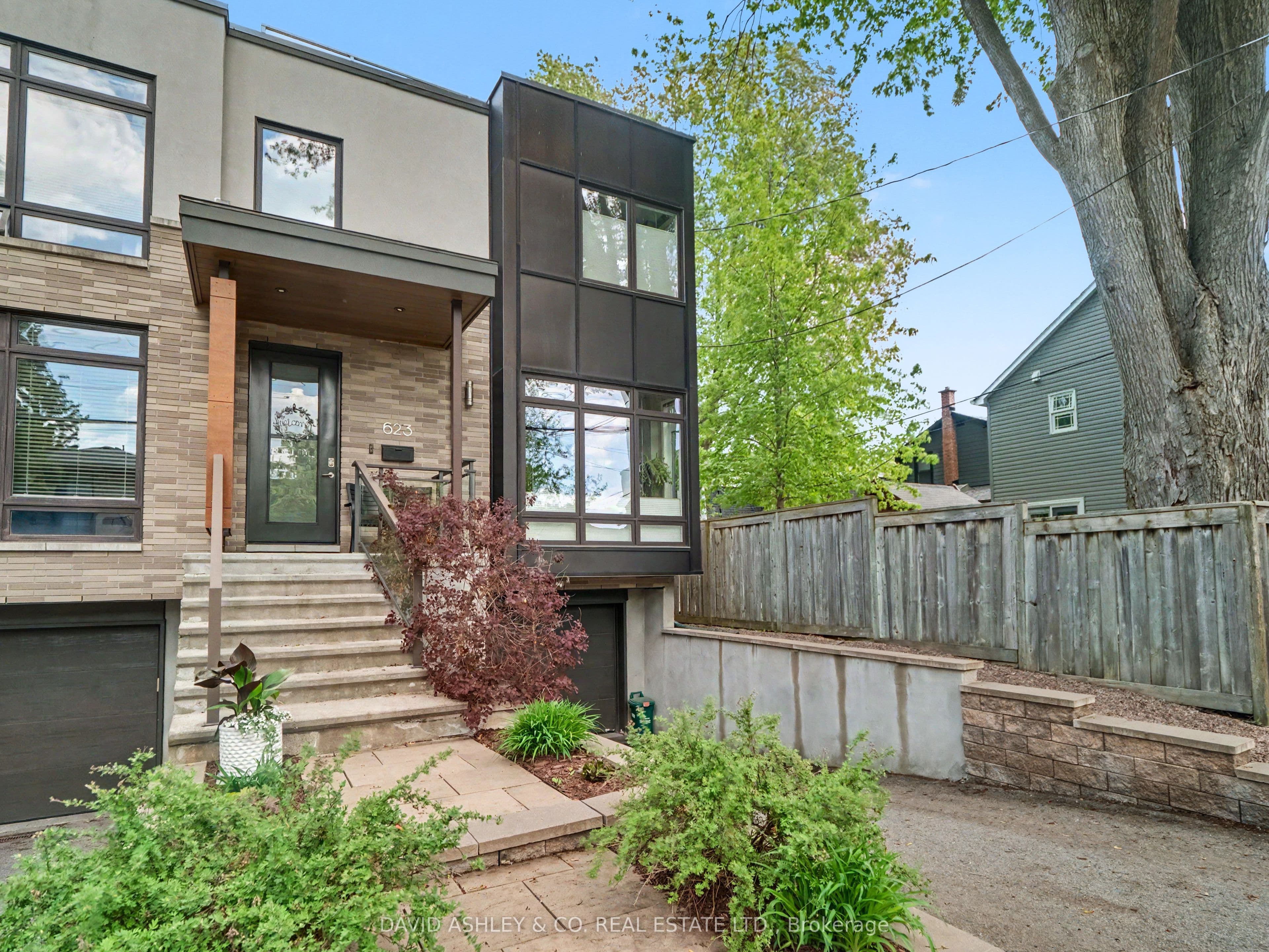 623 Tweedsmuir Avenue photo 1