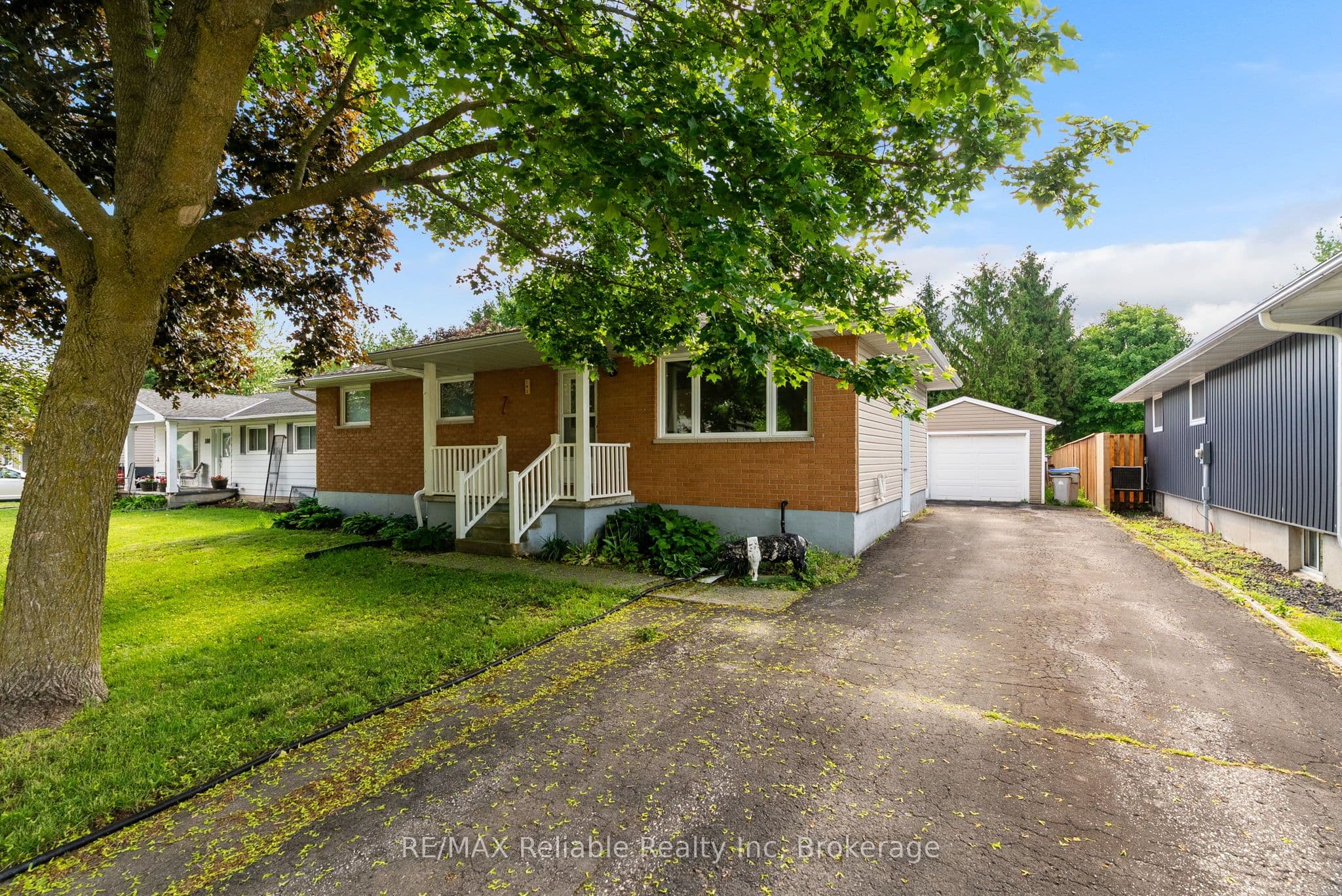 182 Jarvis Street photo 1