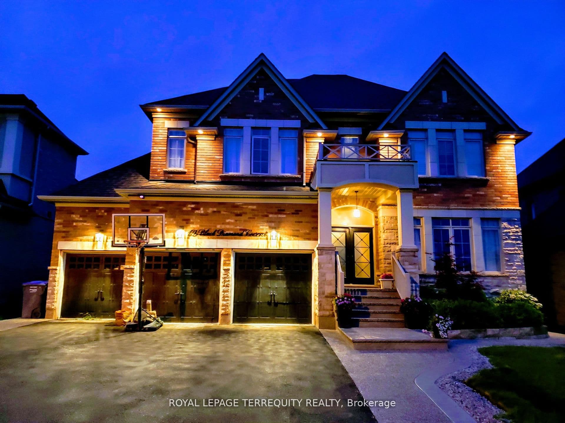 19 Black Diamond Crescent photo 1