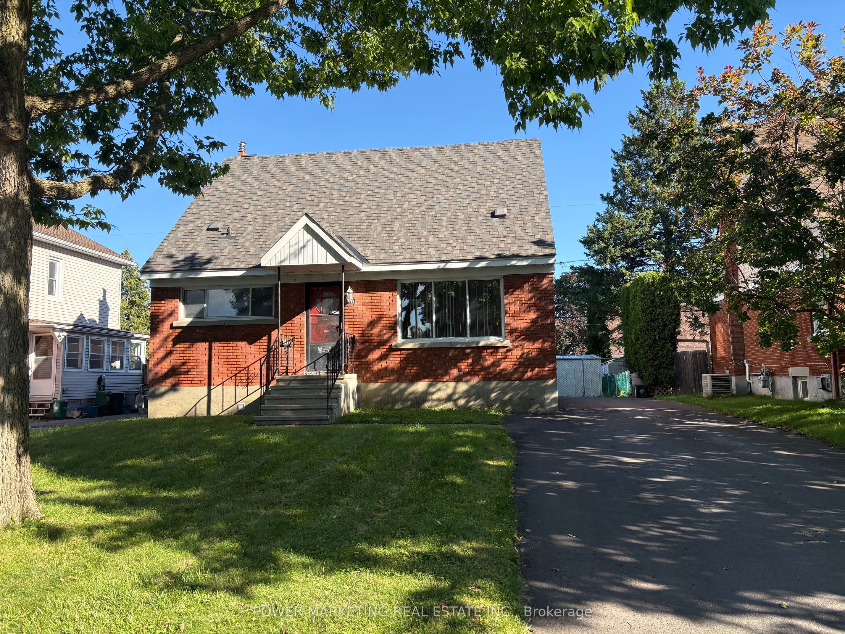 535 Dunbrack Street photo 1