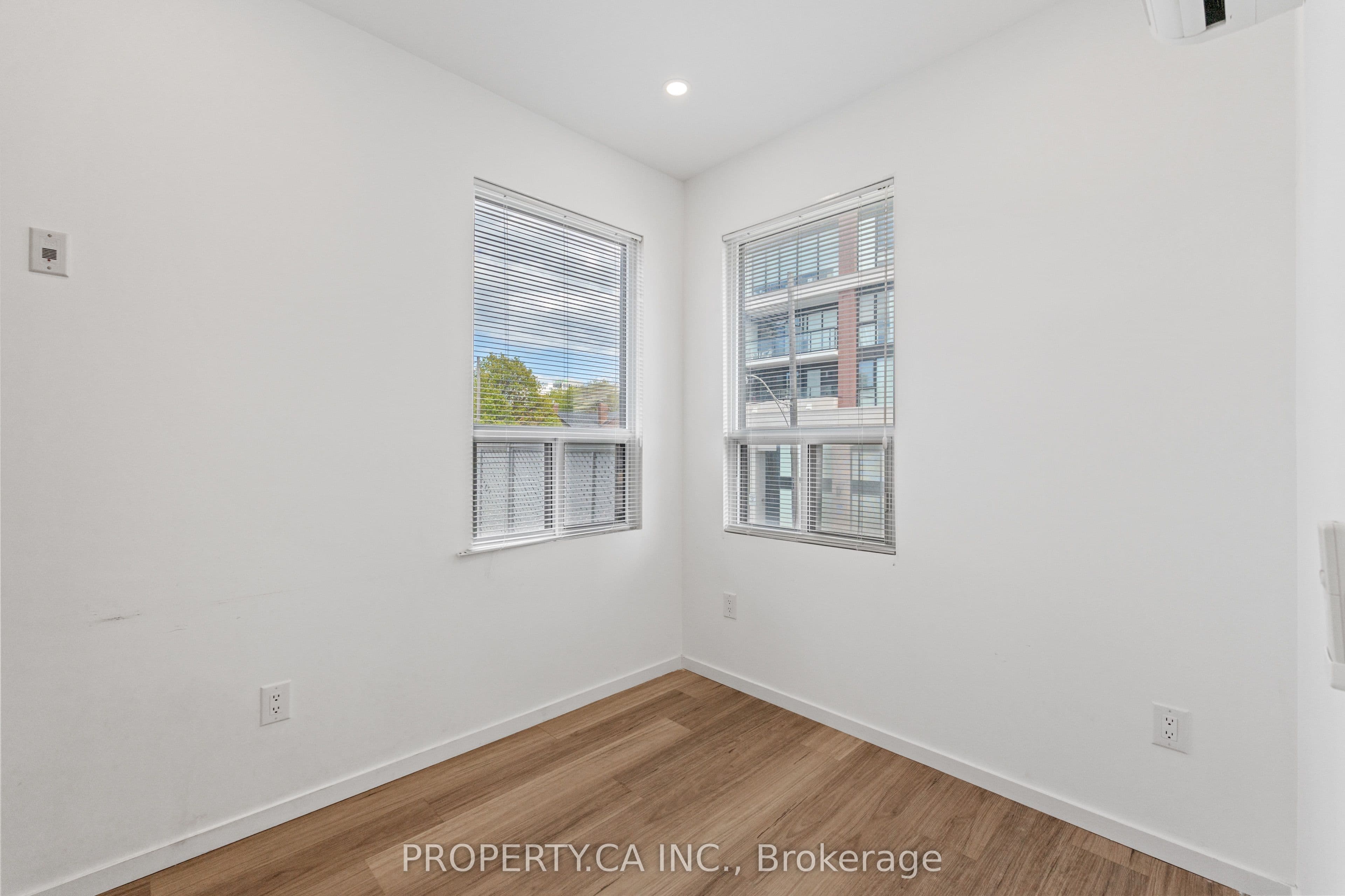 Unit 204 1989 Yonge Street photo 1