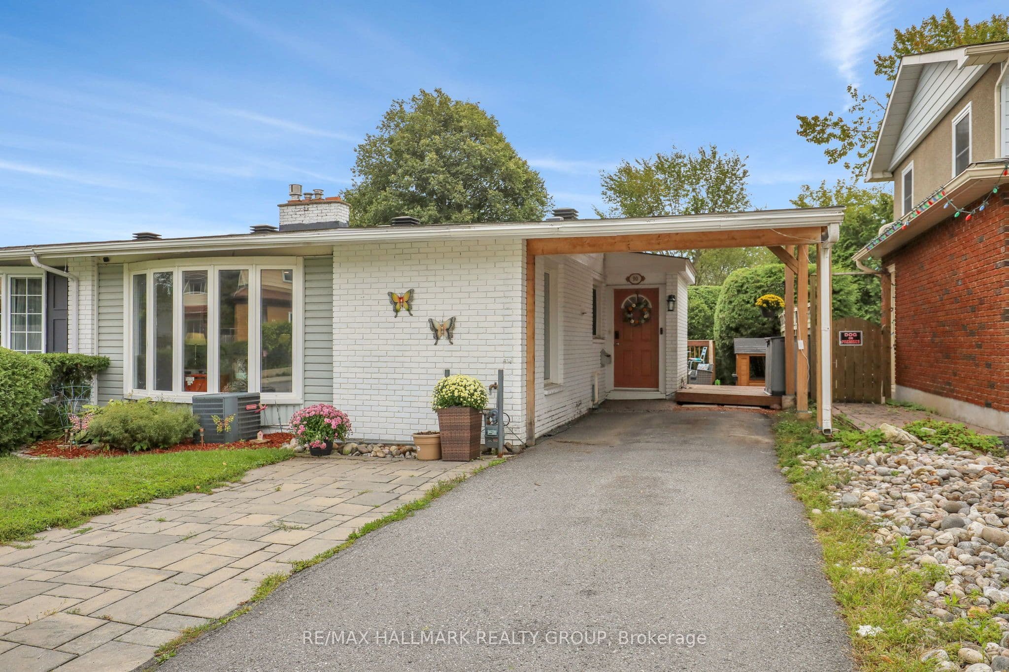 90 Chesterton Drive photo 1