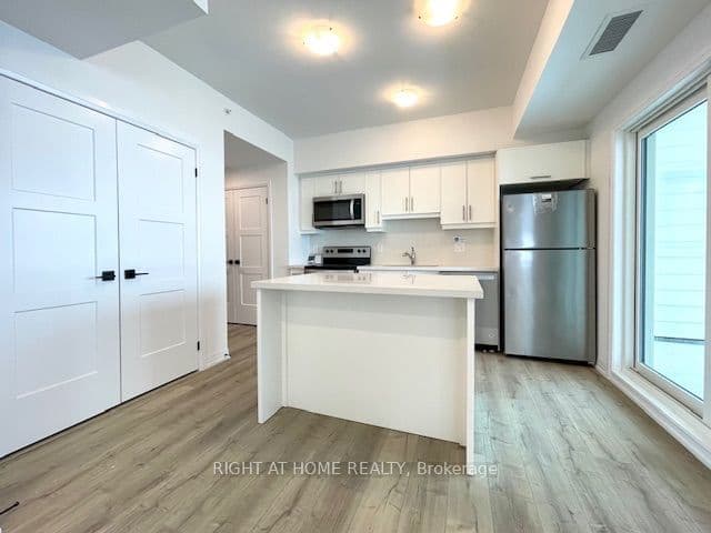 Unit 102 15 Kneeshaw Drive photo 1