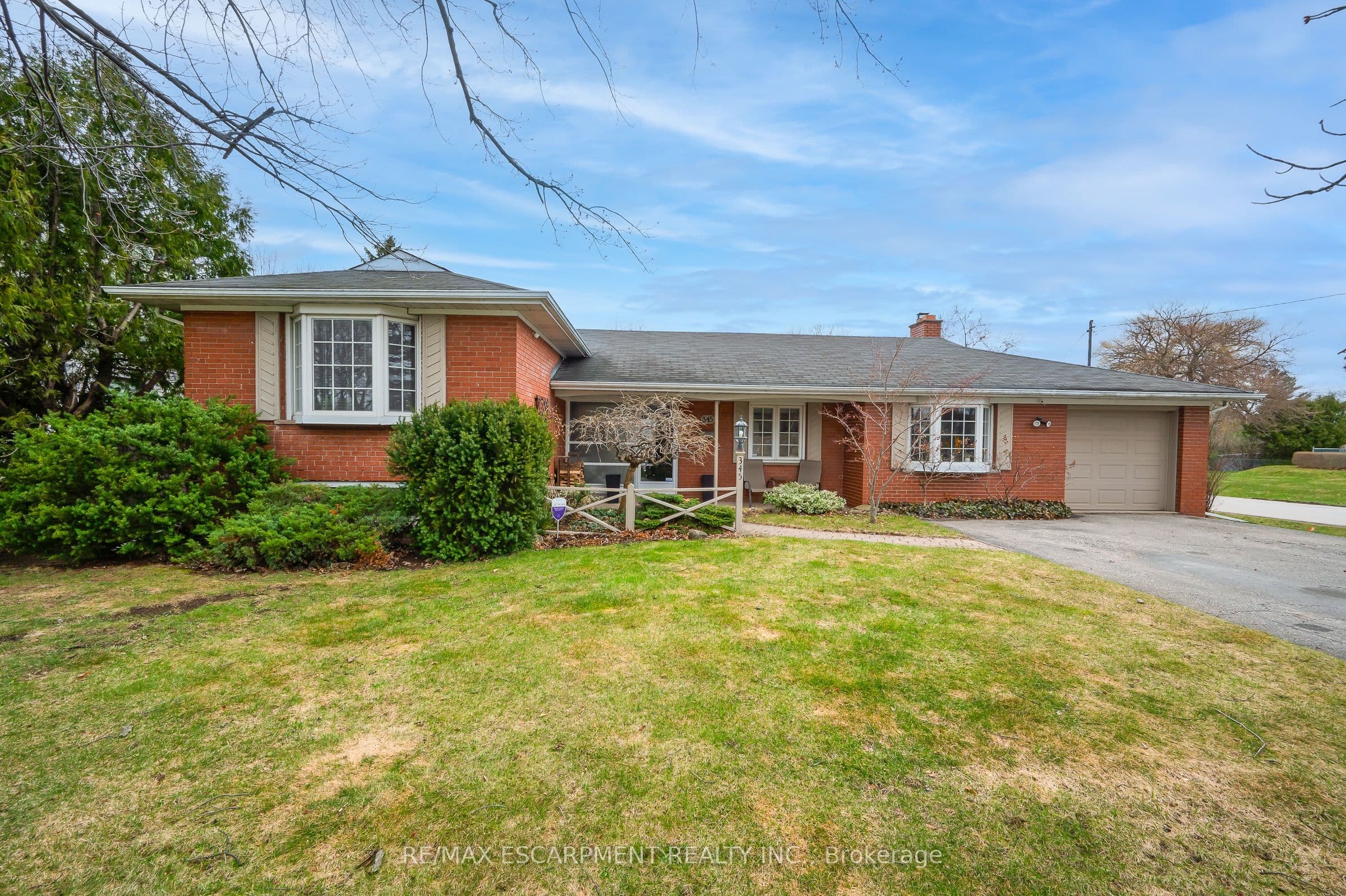345 Sandlewood Road photo 1