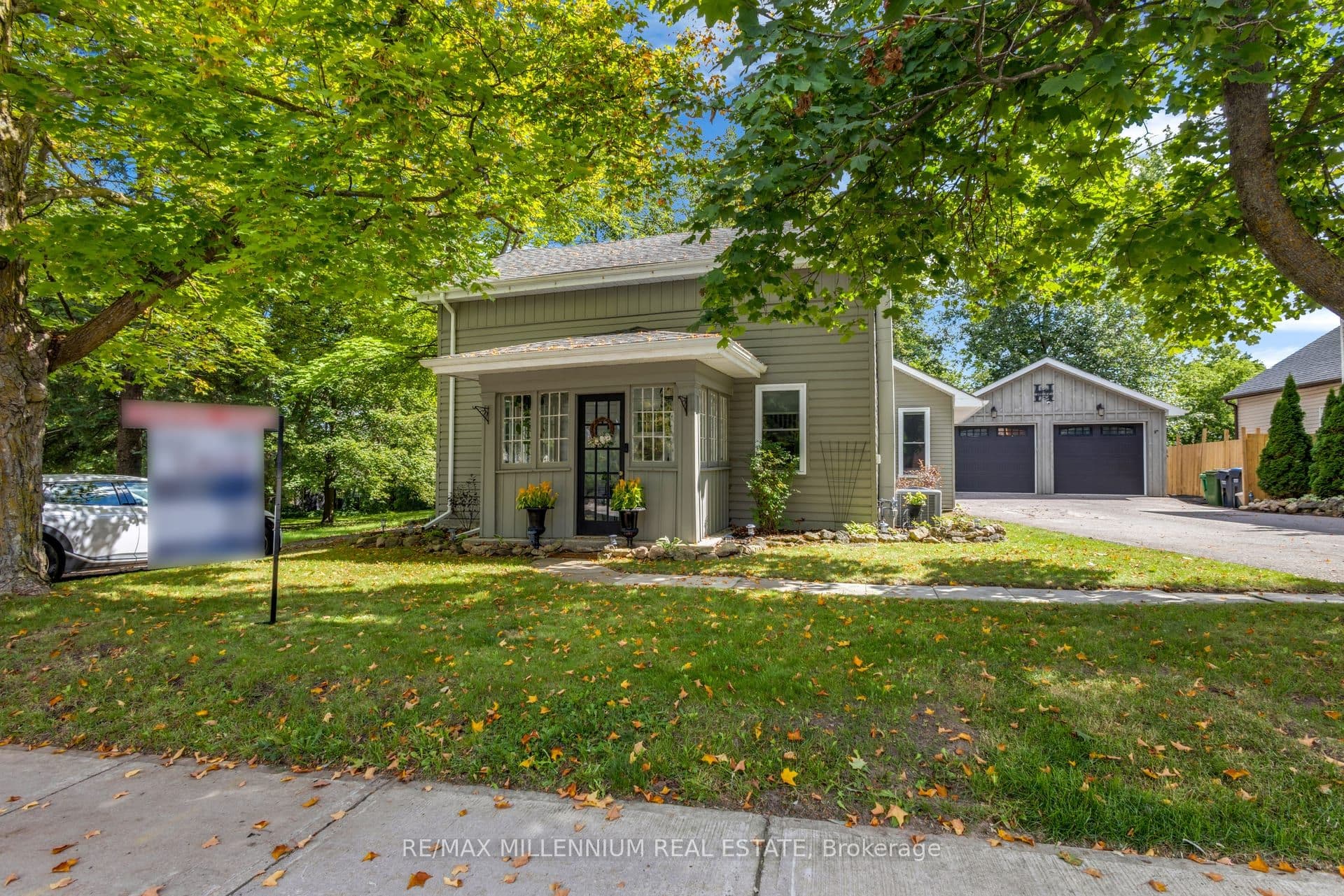 1537 Queen Street photo 1