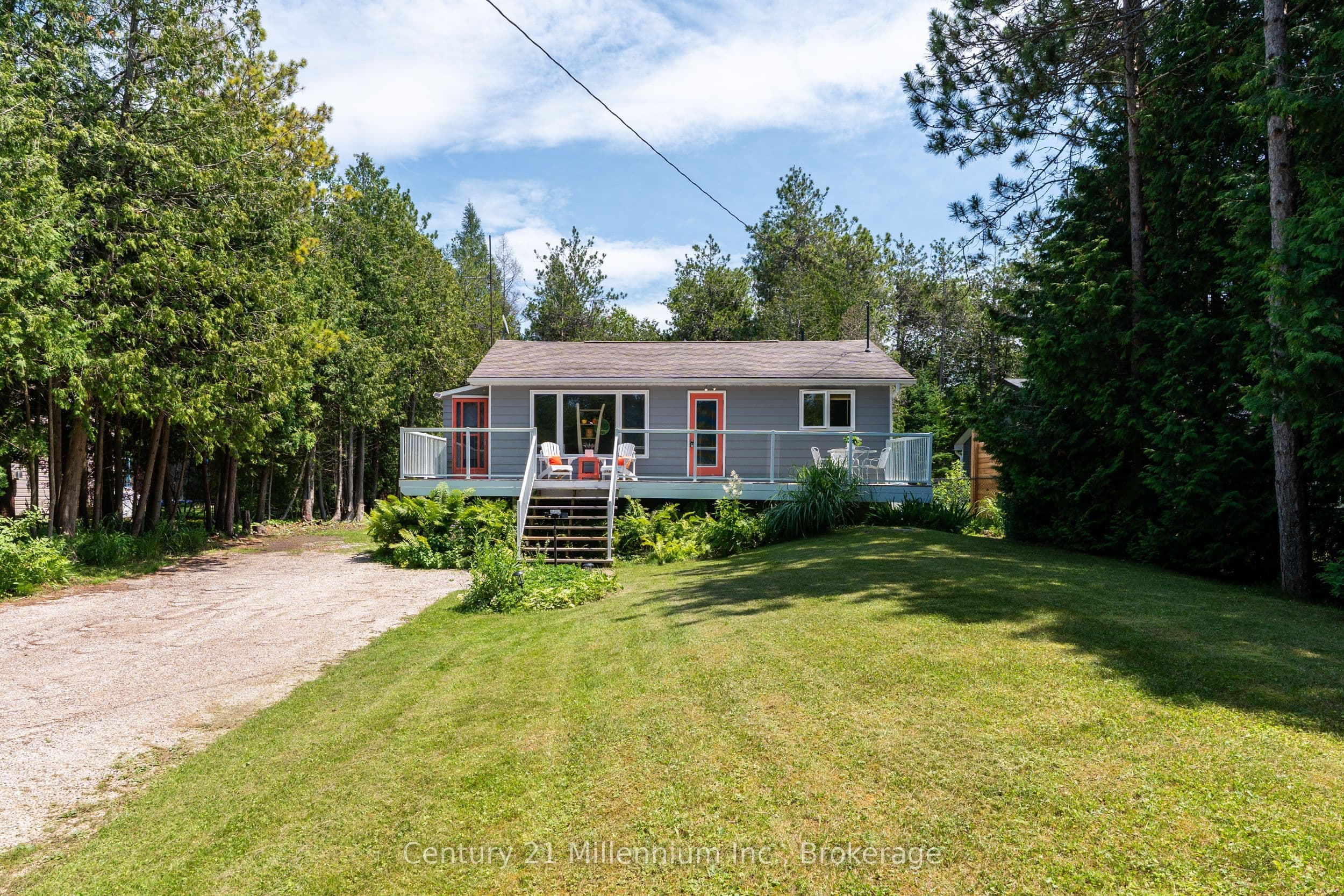 553 Bay Street photo 1