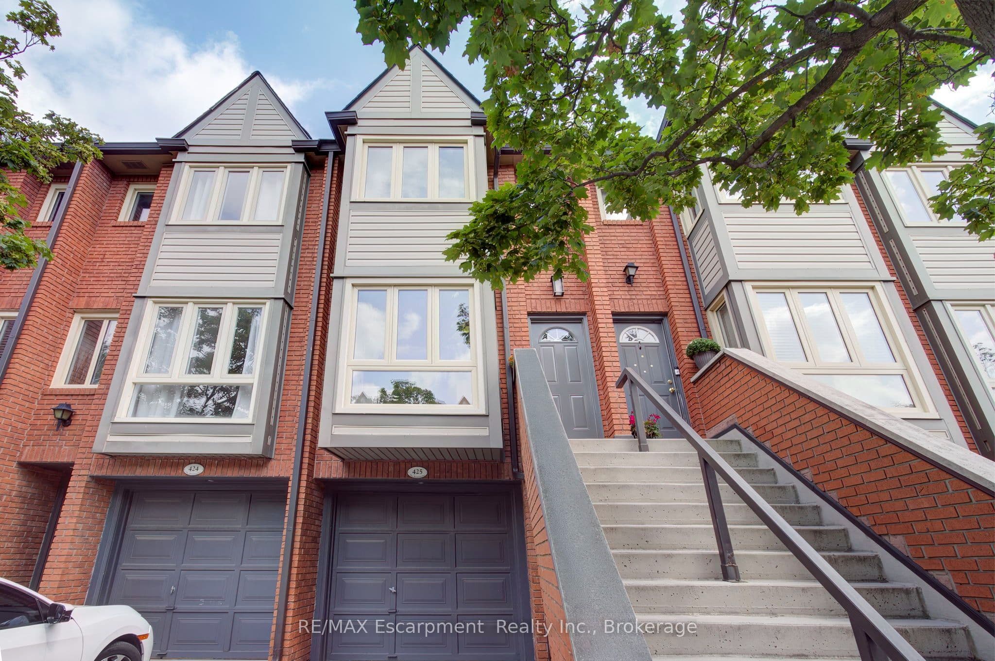 Unit 425 895 Maple Avenue photo 1